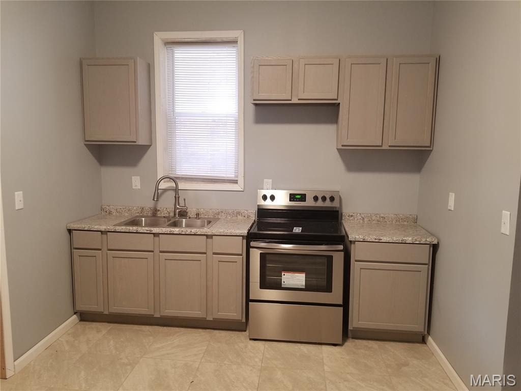 Newhouse Ave, Saint Louis, MO 63107