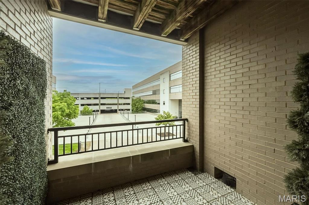 New Ballas Ct, Saint Louis, MO 63141 #1