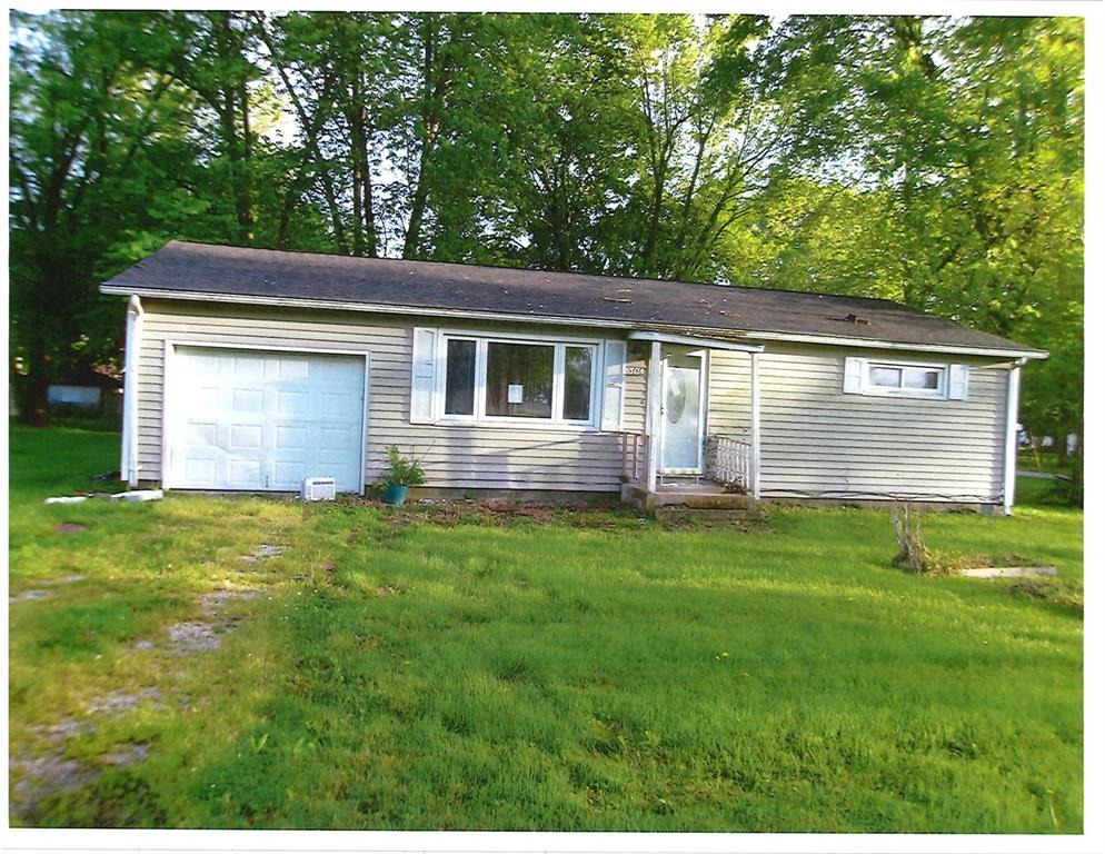 Douglas St, New Douglas, IL 62074