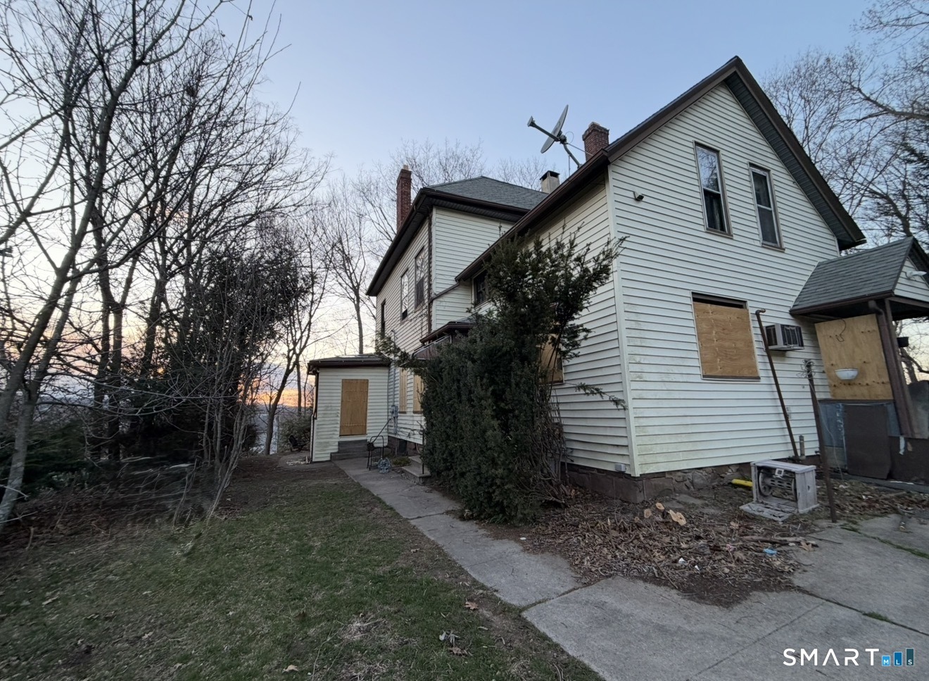 Chapman Ave, Waterbury, CT 06710