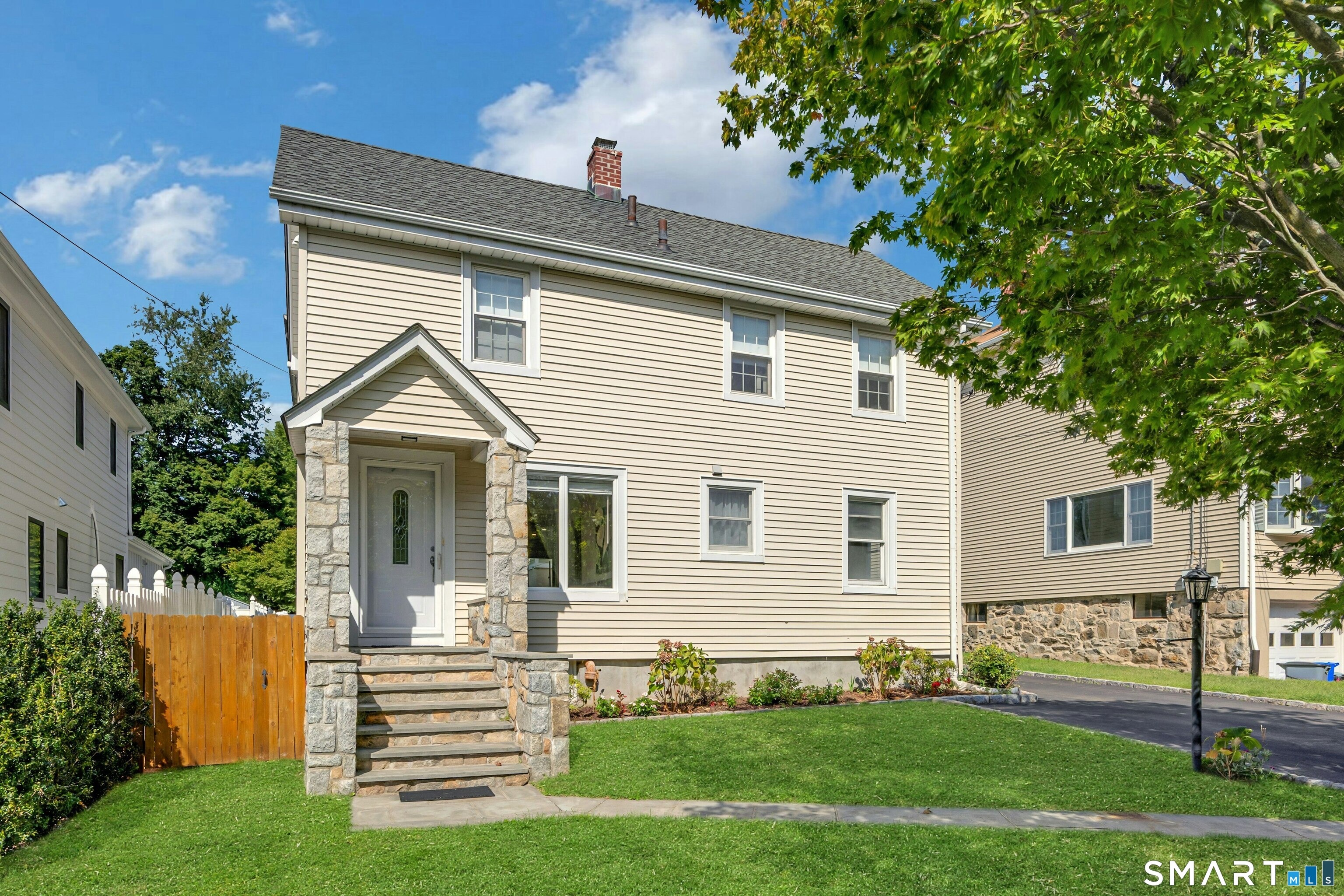 Thornhill Rd, Riverside, CT 06878