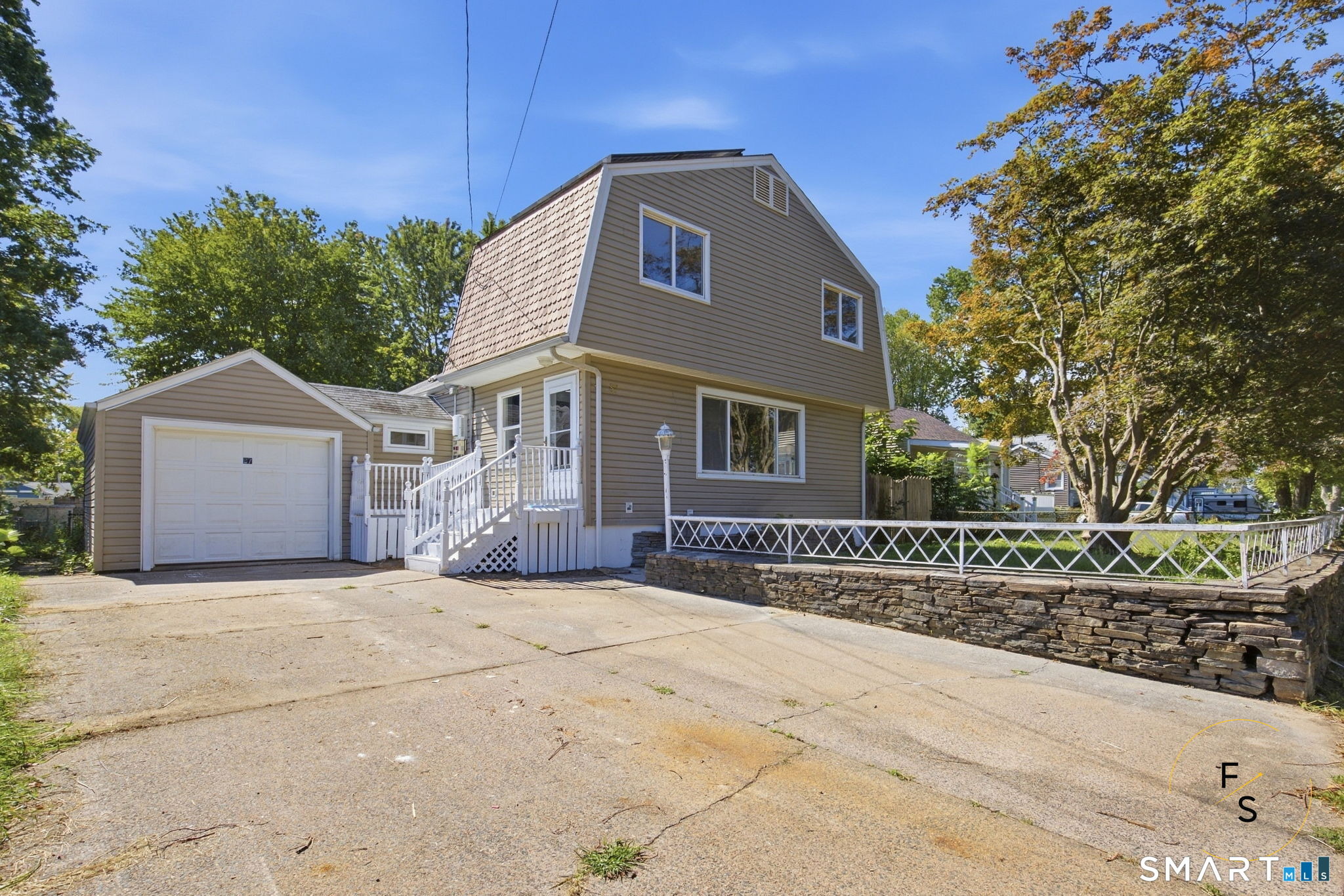 Oxford Dr, East Hartford, CT 06118