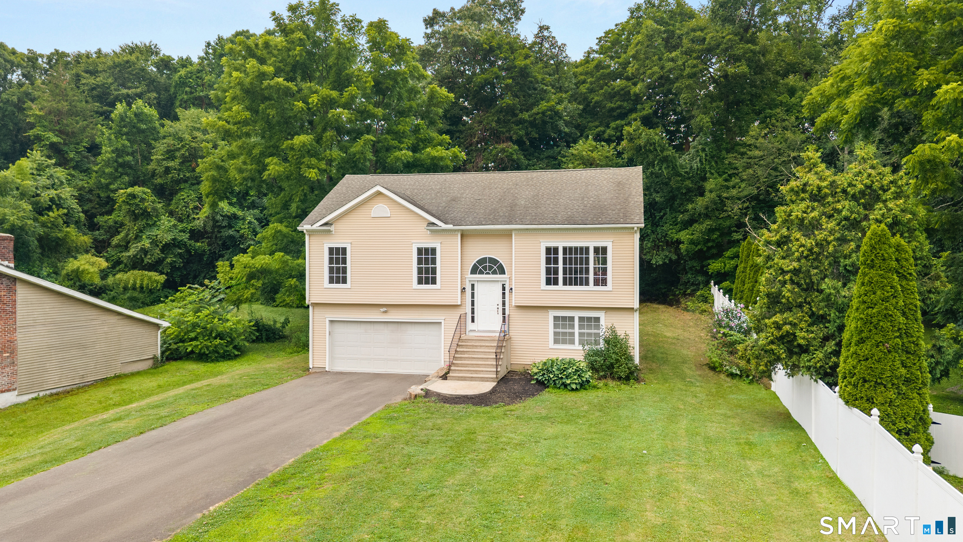 West St, Woodbridge, CT 06525