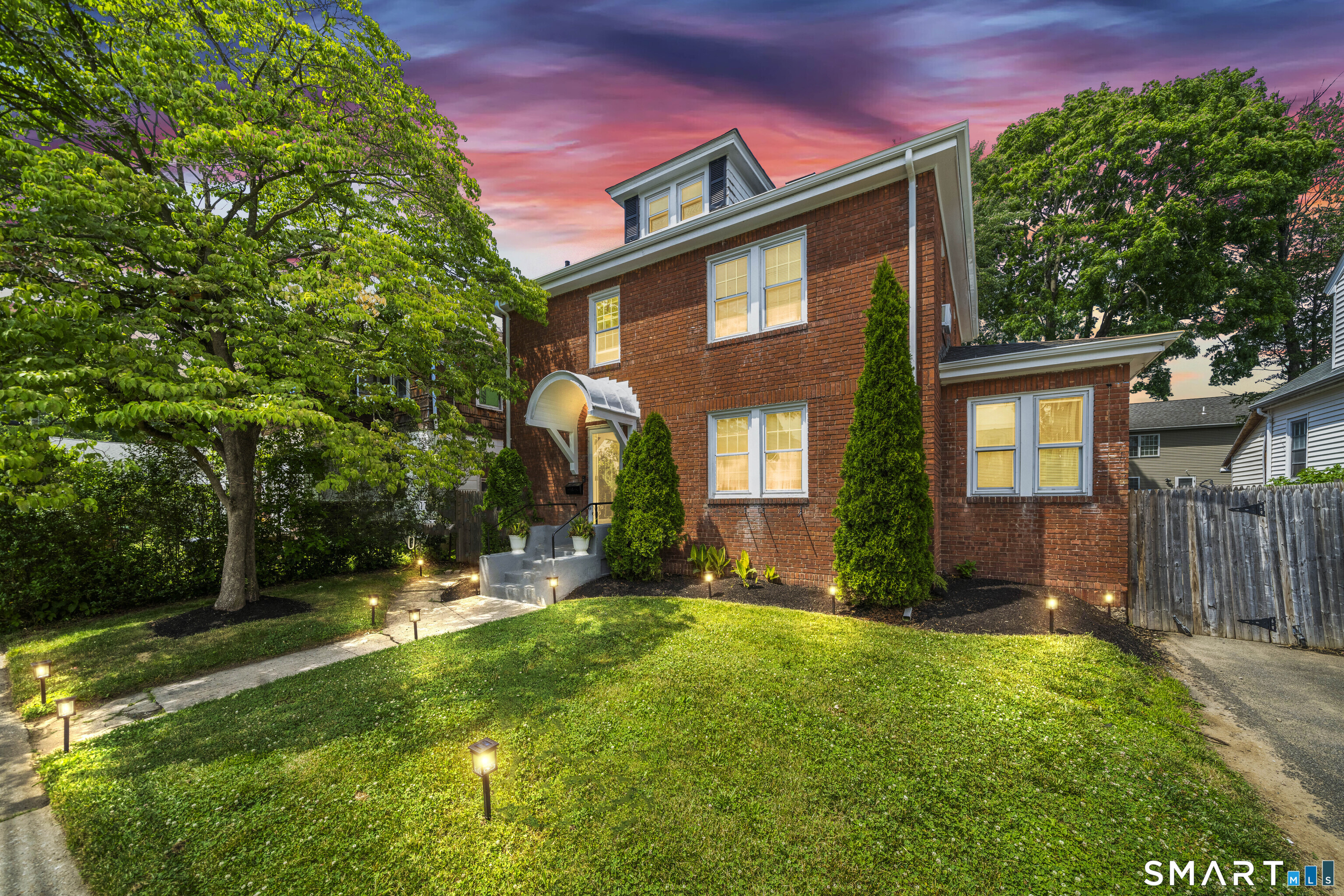Selldan St, West Hartford, CT 06110