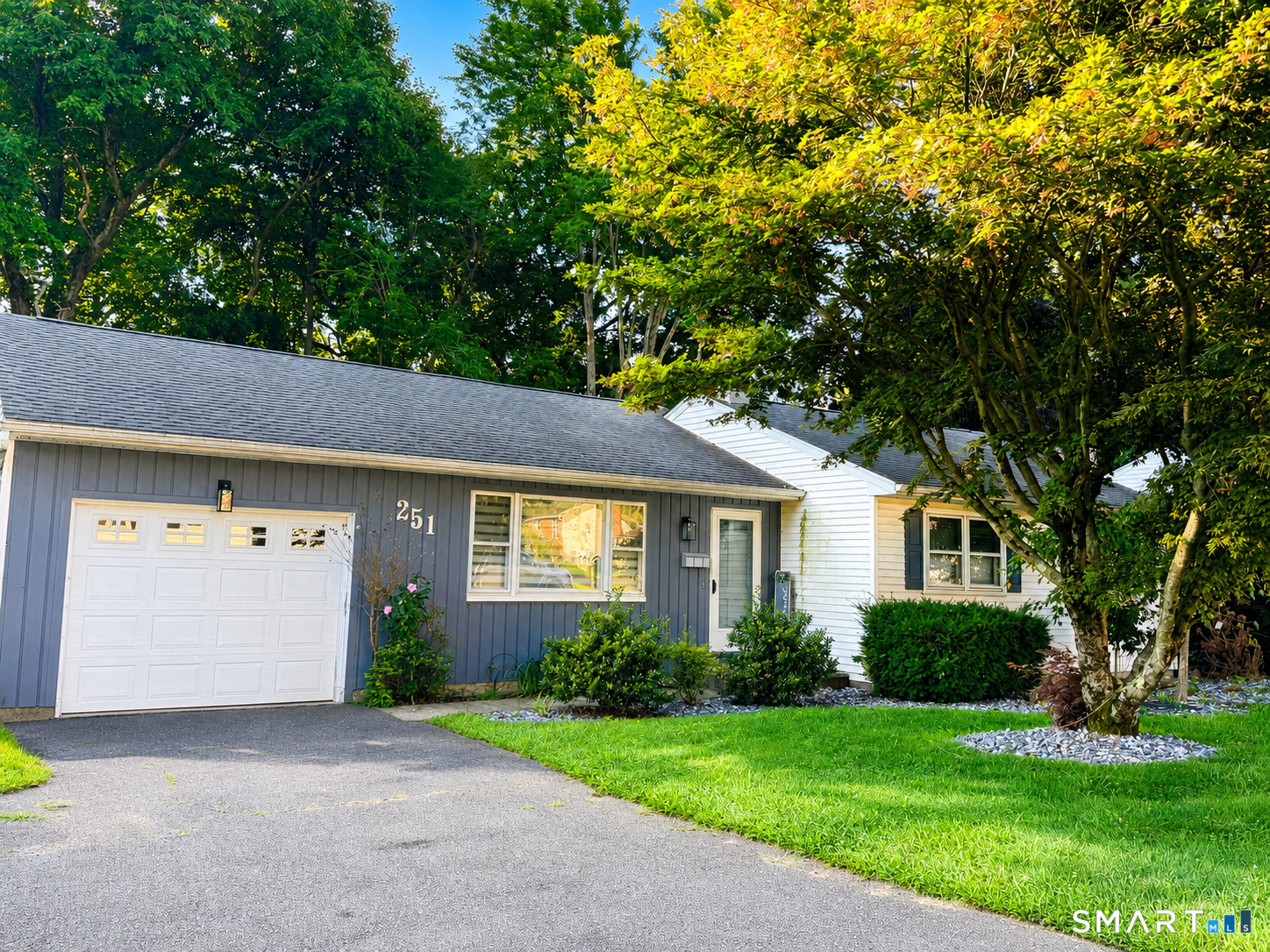 Williamson Cir, Oakville, CT 06779