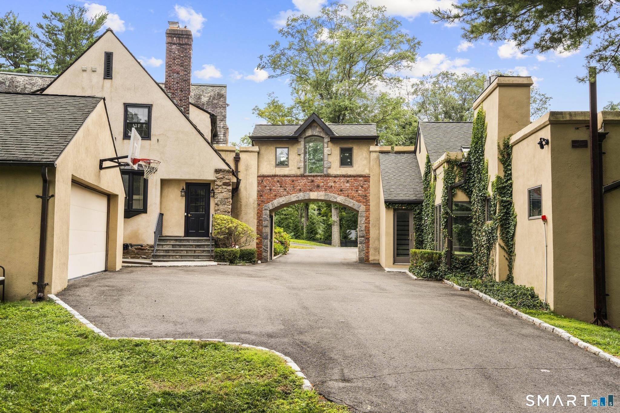Calhoun Dr, Greenwich, CT 06831