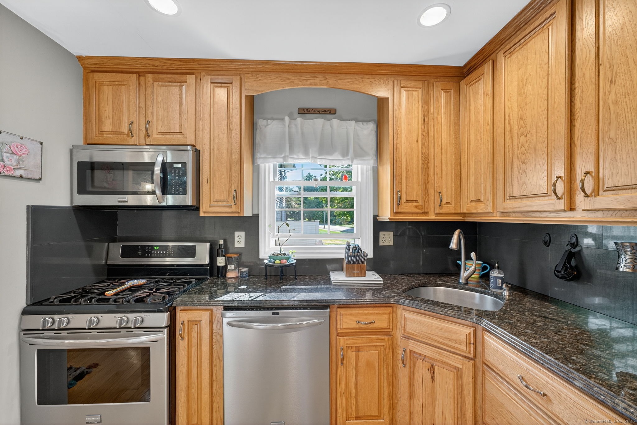 Thorne Rd, West Hartford, CT 06110 #1