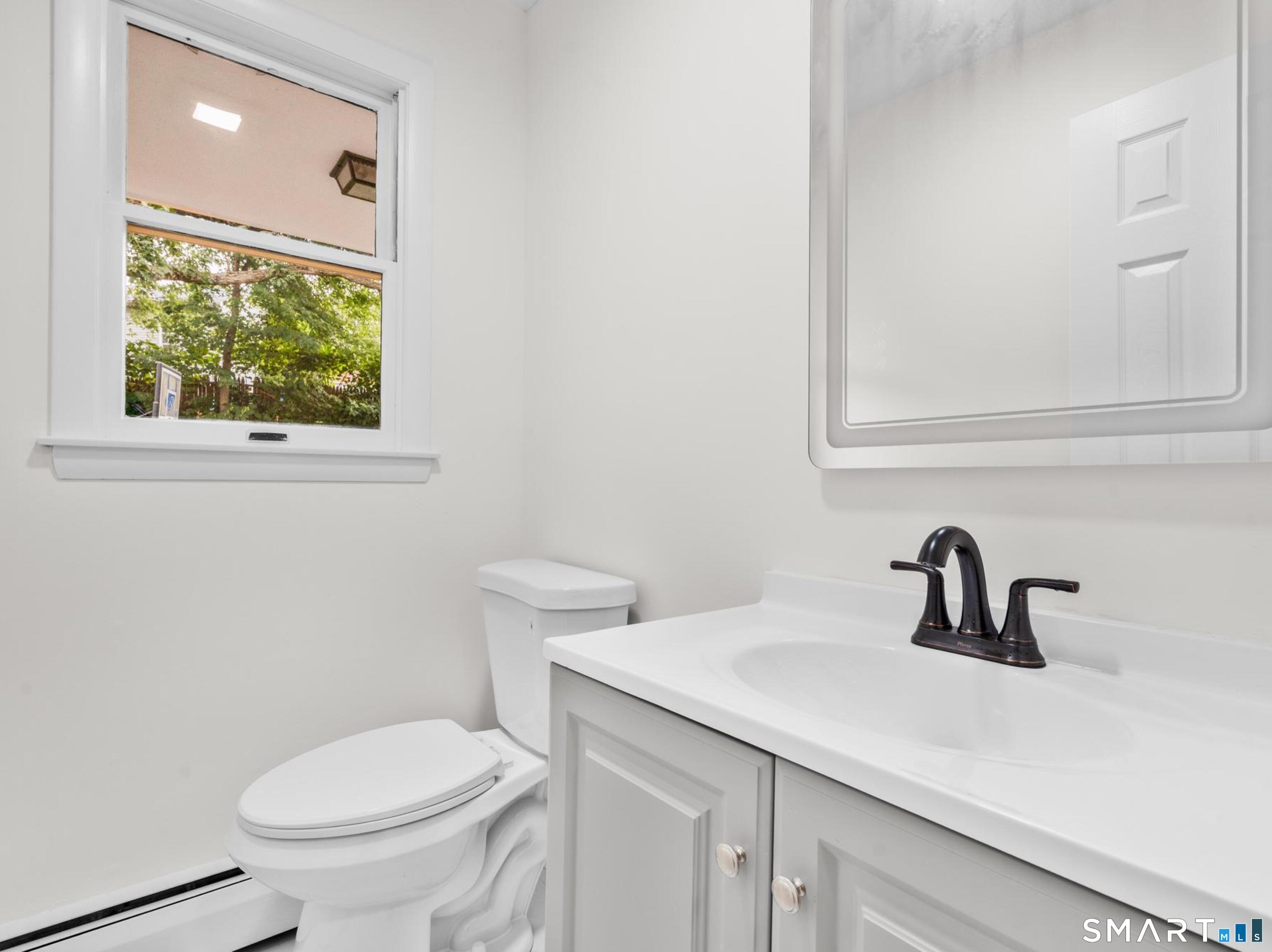 Lounsbury St, Waterbury, CT 06706
