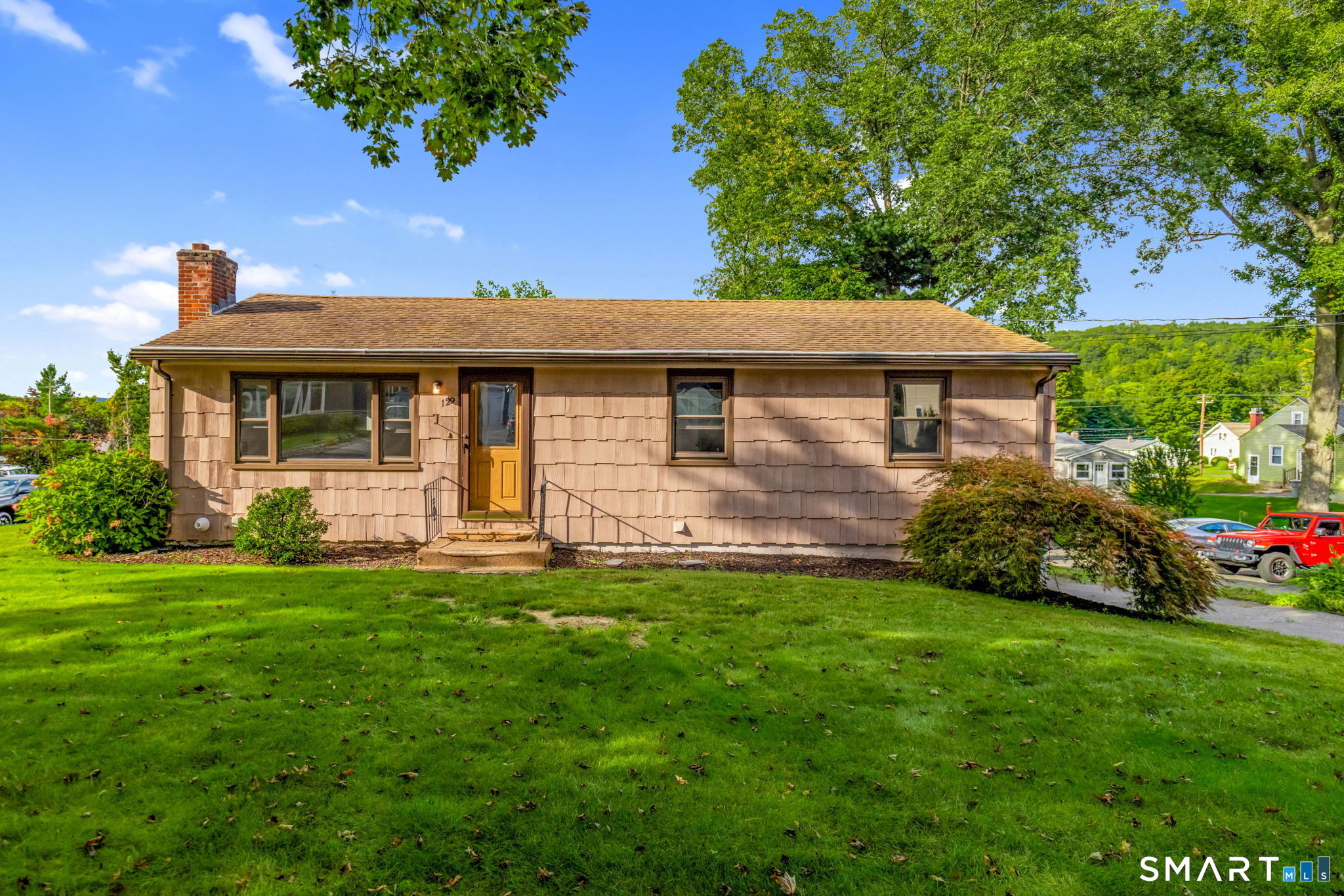 Westwood Ave, Plainville, CT 06062