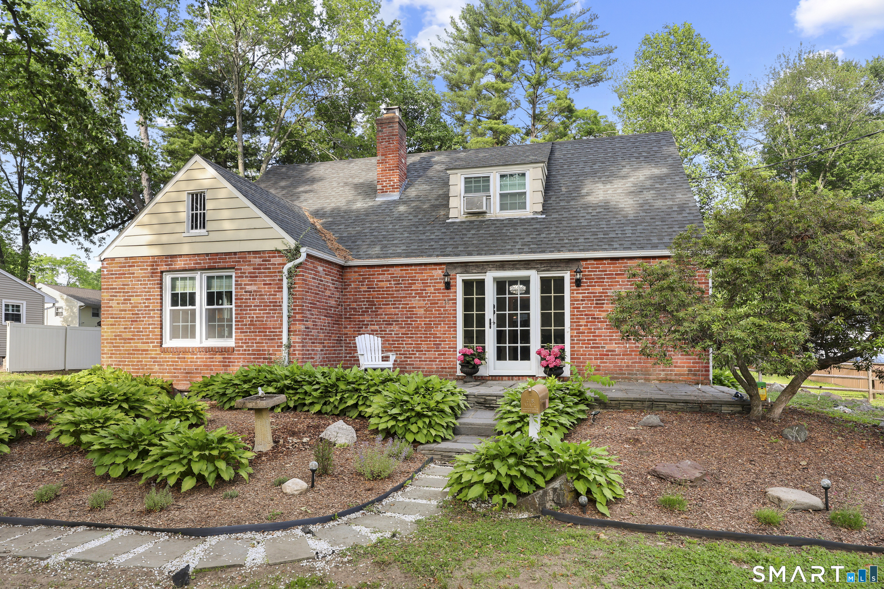 Fernbel Ln, West Hartford, CT 06107