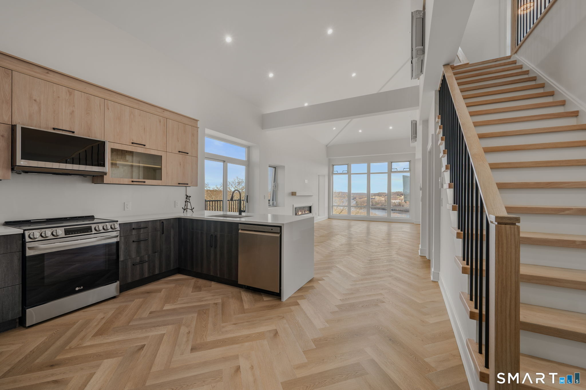 Thames St, Norwich, CT 06360 #1