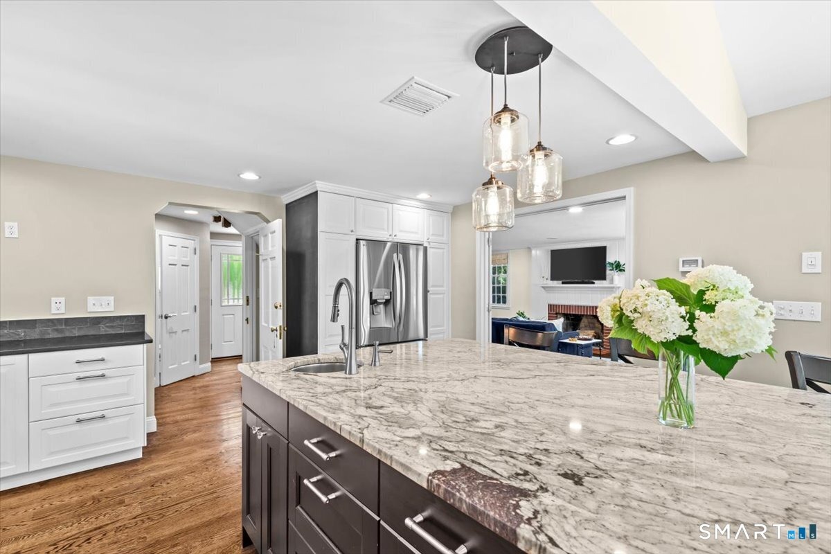 Mountain Rd, West Hartford, CT 06107