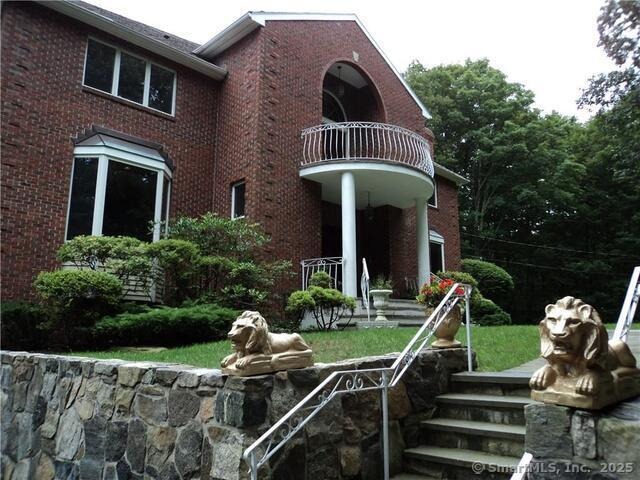 Woodbine Rd, Stamford, CT 06903