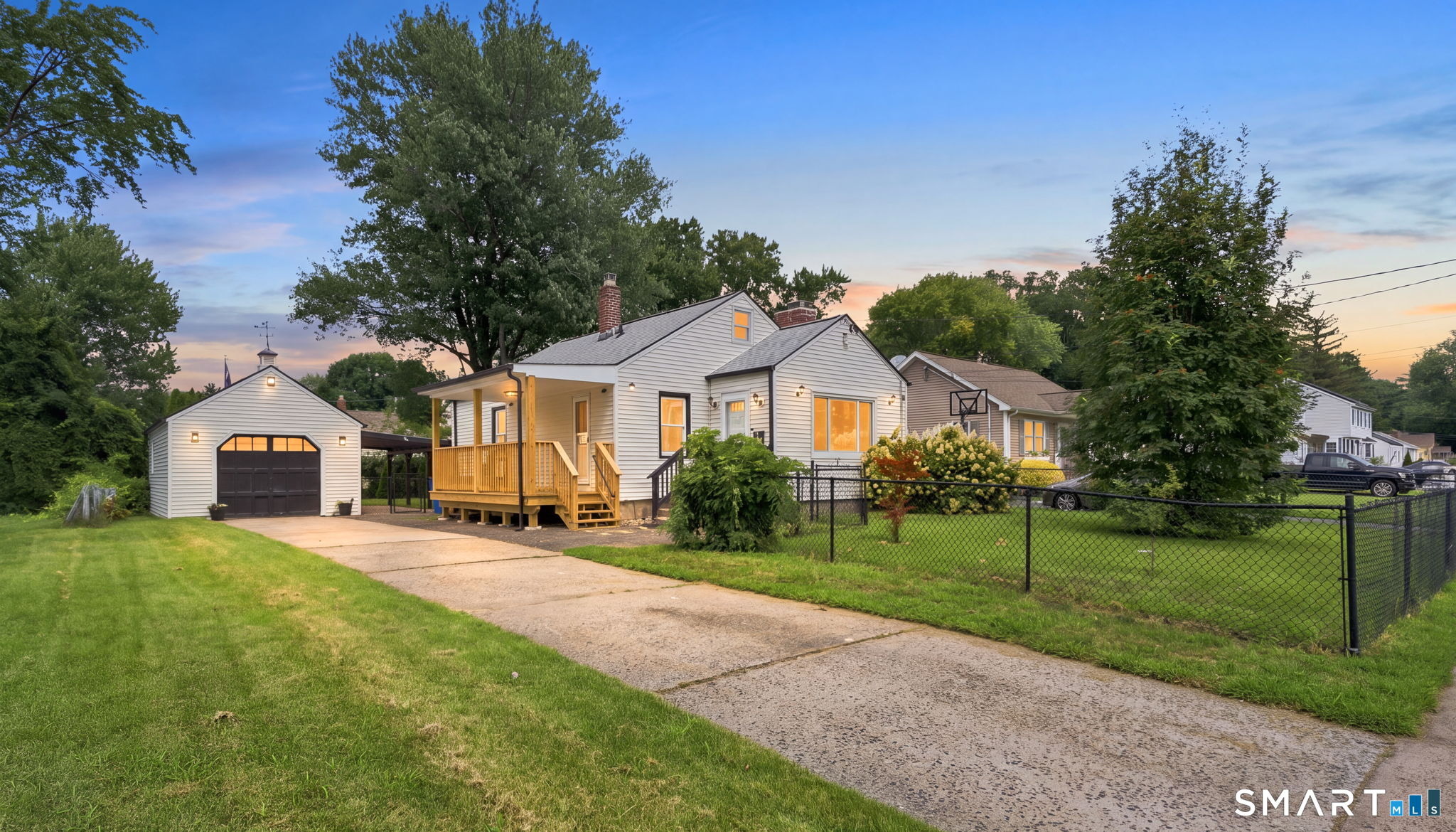 Oxford Dr, East Hartford, CT 06118