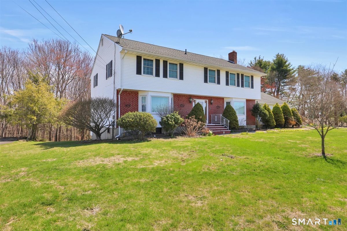 Neill Dr, Watertown, CT 06795