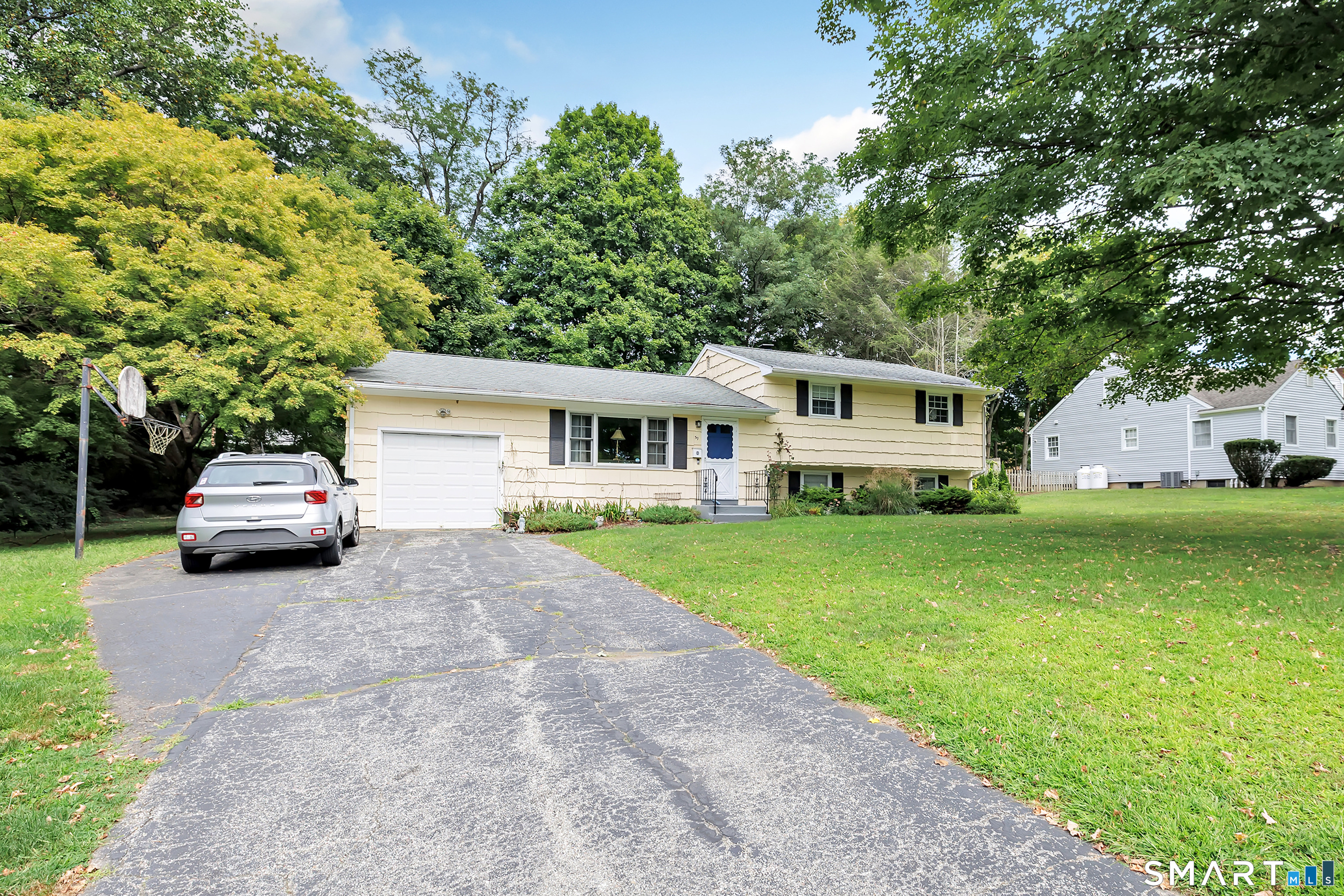 Springwood Dr, Trumbull, CT 06611 #1