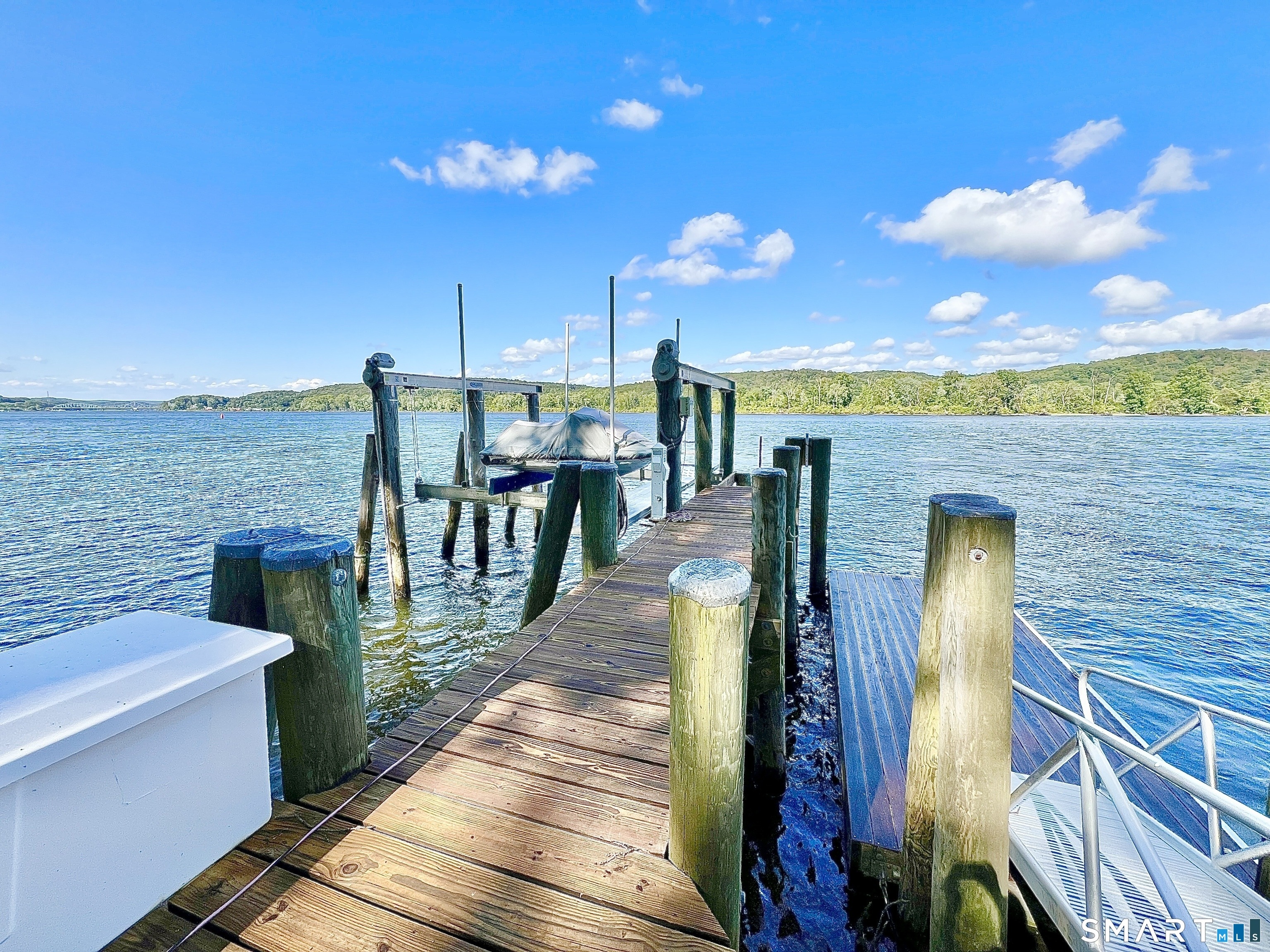 Middlesex Ave, Chester, CT 06412