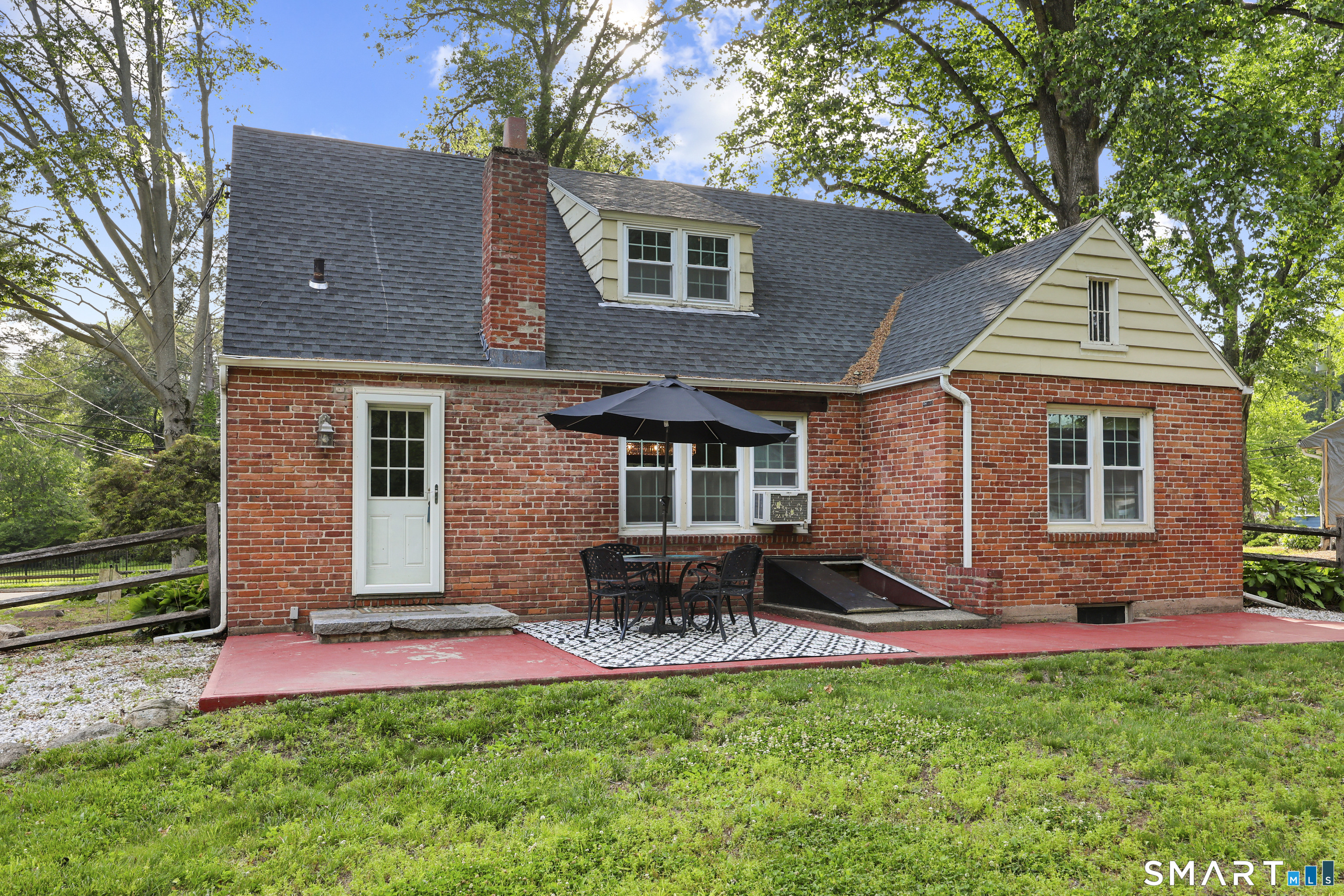 Fernbel Ln, West Hartford, CT 06107 #1