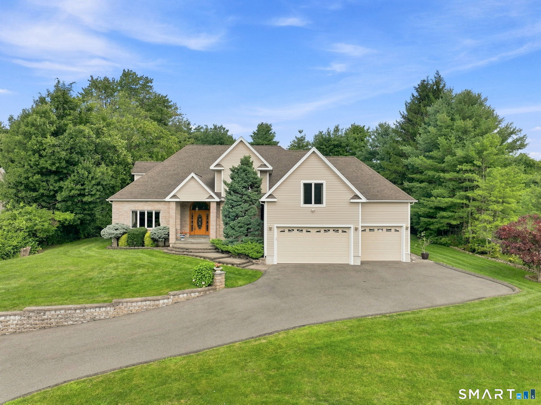Chippenwood Ln, Bristol, CT 06010