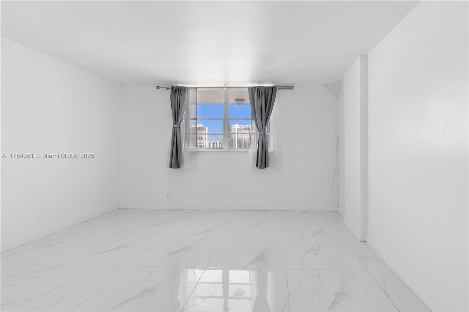 166th St, North Miami Beach, FL 33160