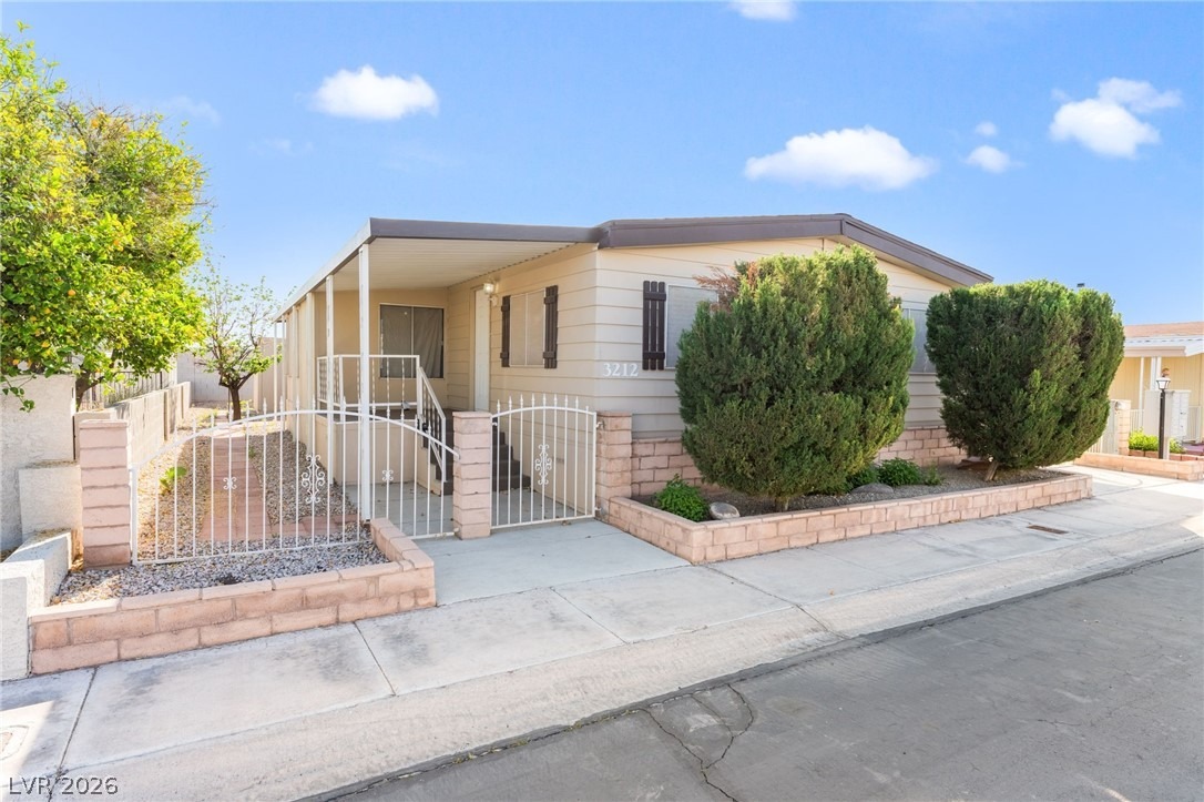 Gavilan Ln, Las Vegas, NV 89122