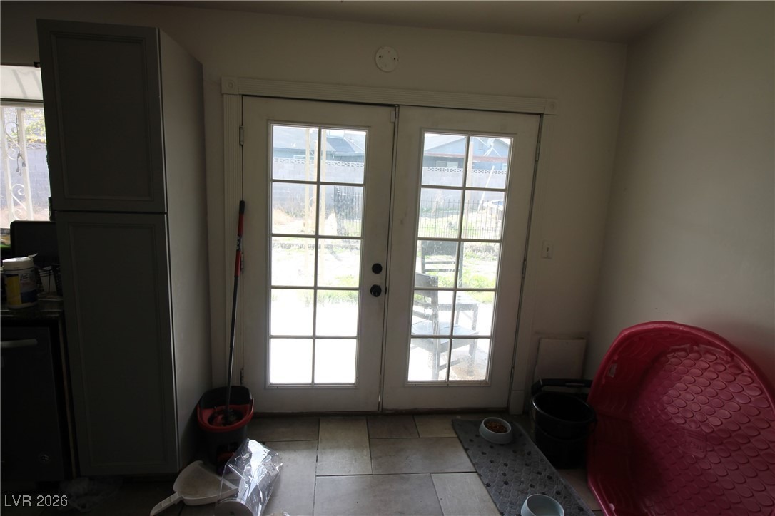 Comb Cir, Las Vegas, NV 89104