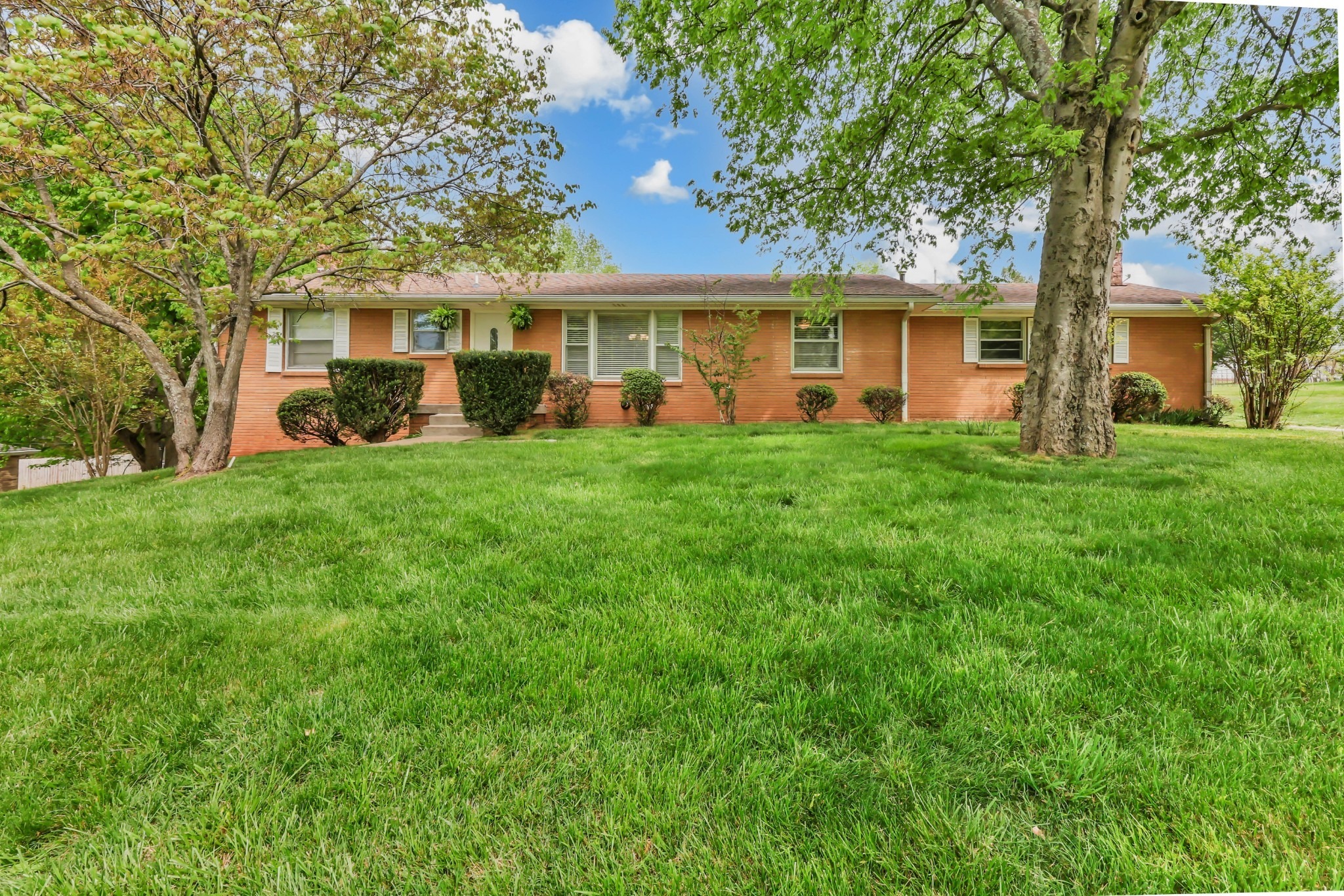 Oak Hill Dr, Clarksville, TN 37040