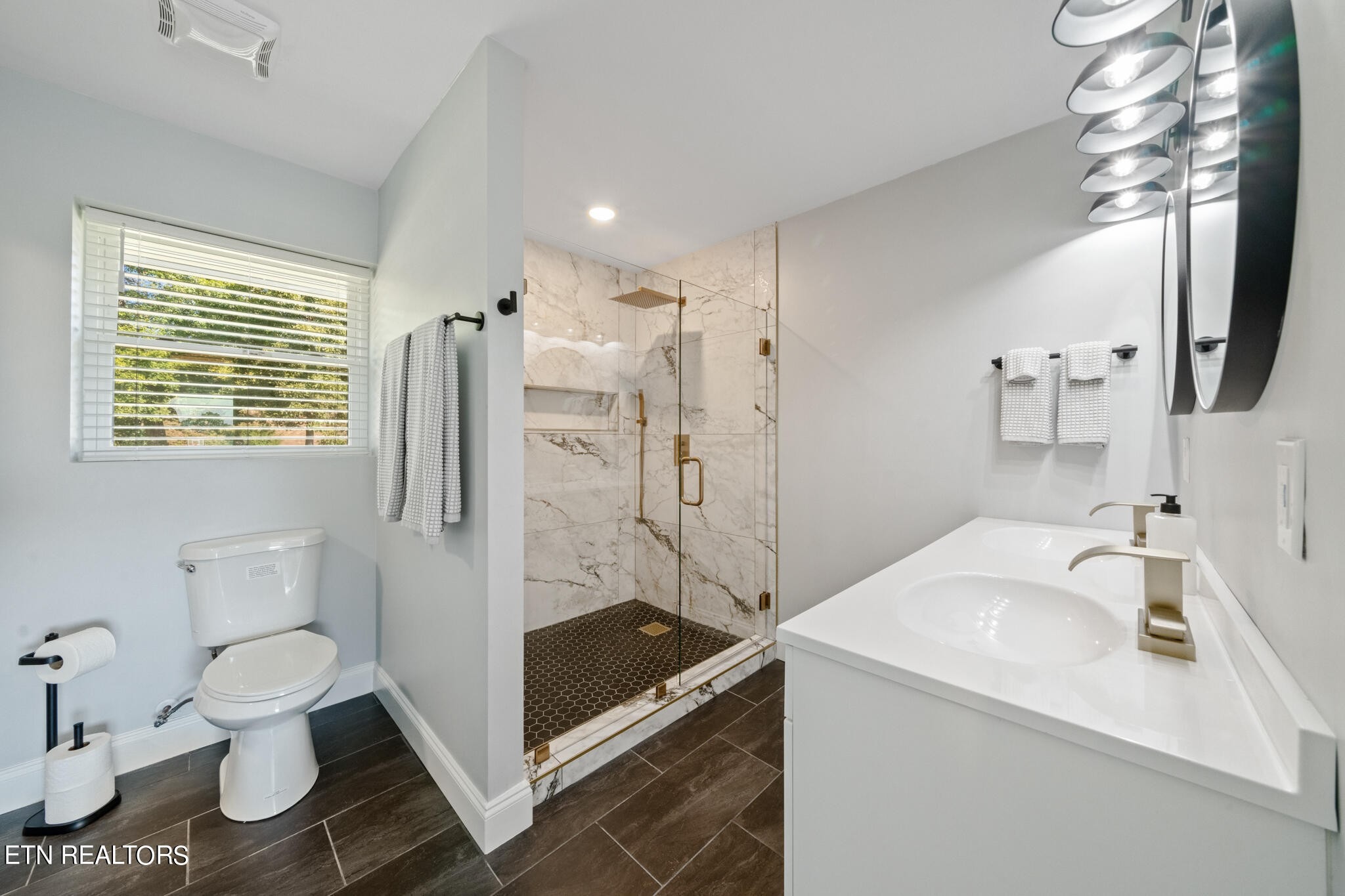 Park Ln, Sevierville, TN 37876