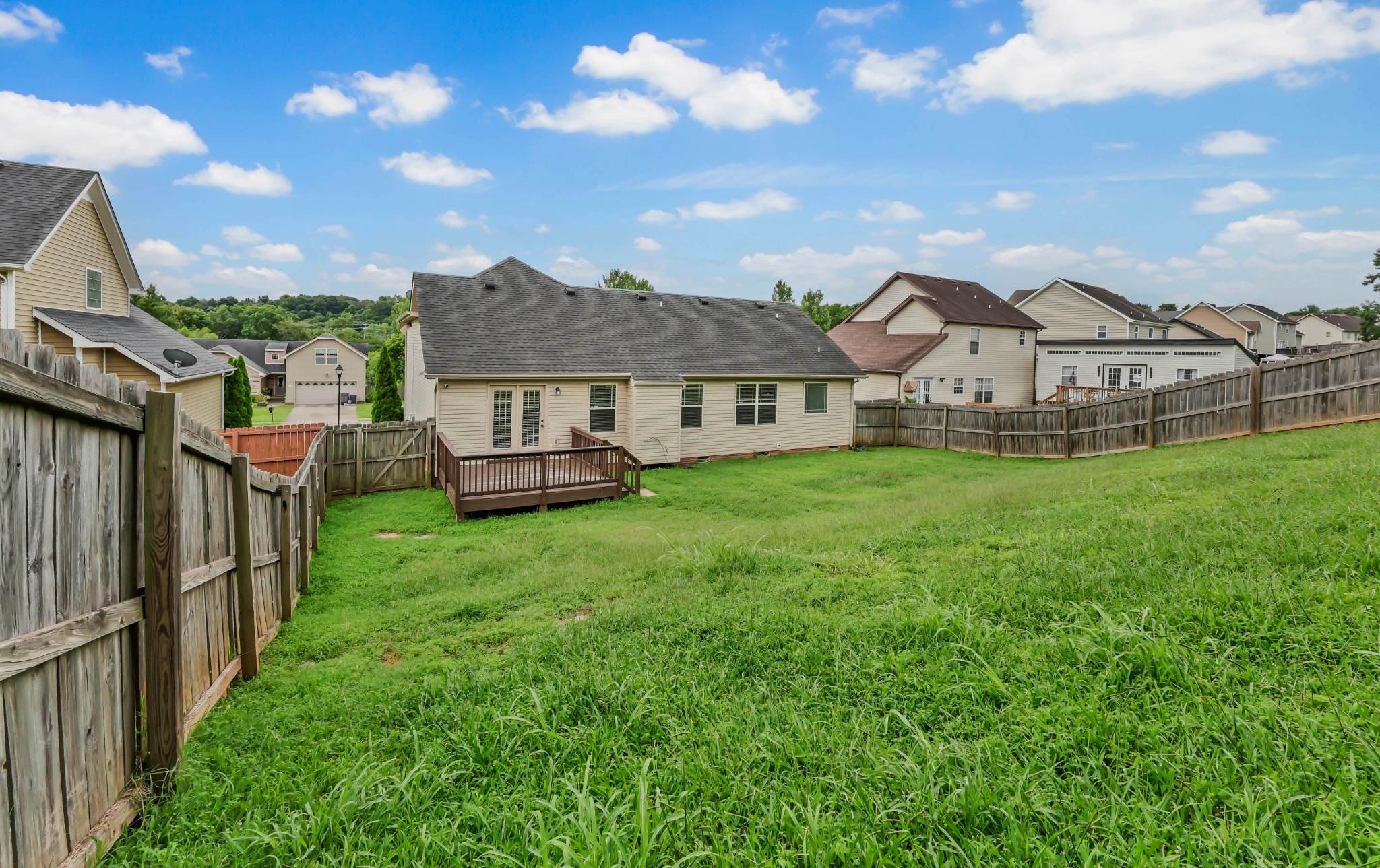 Ishee Dr, Clarksville, TN 37042