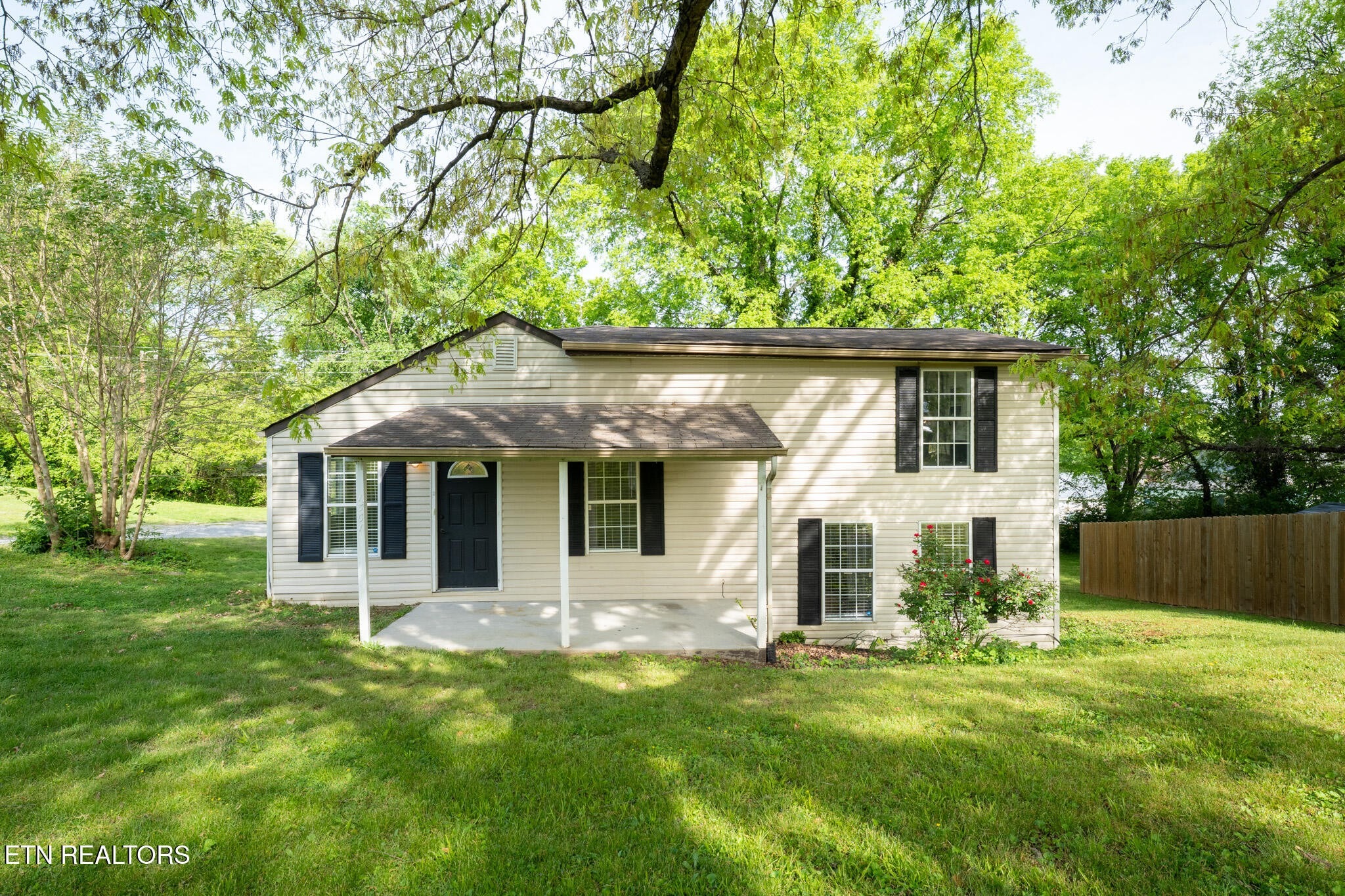 Jefferson Ave, Maryville, TN 37804