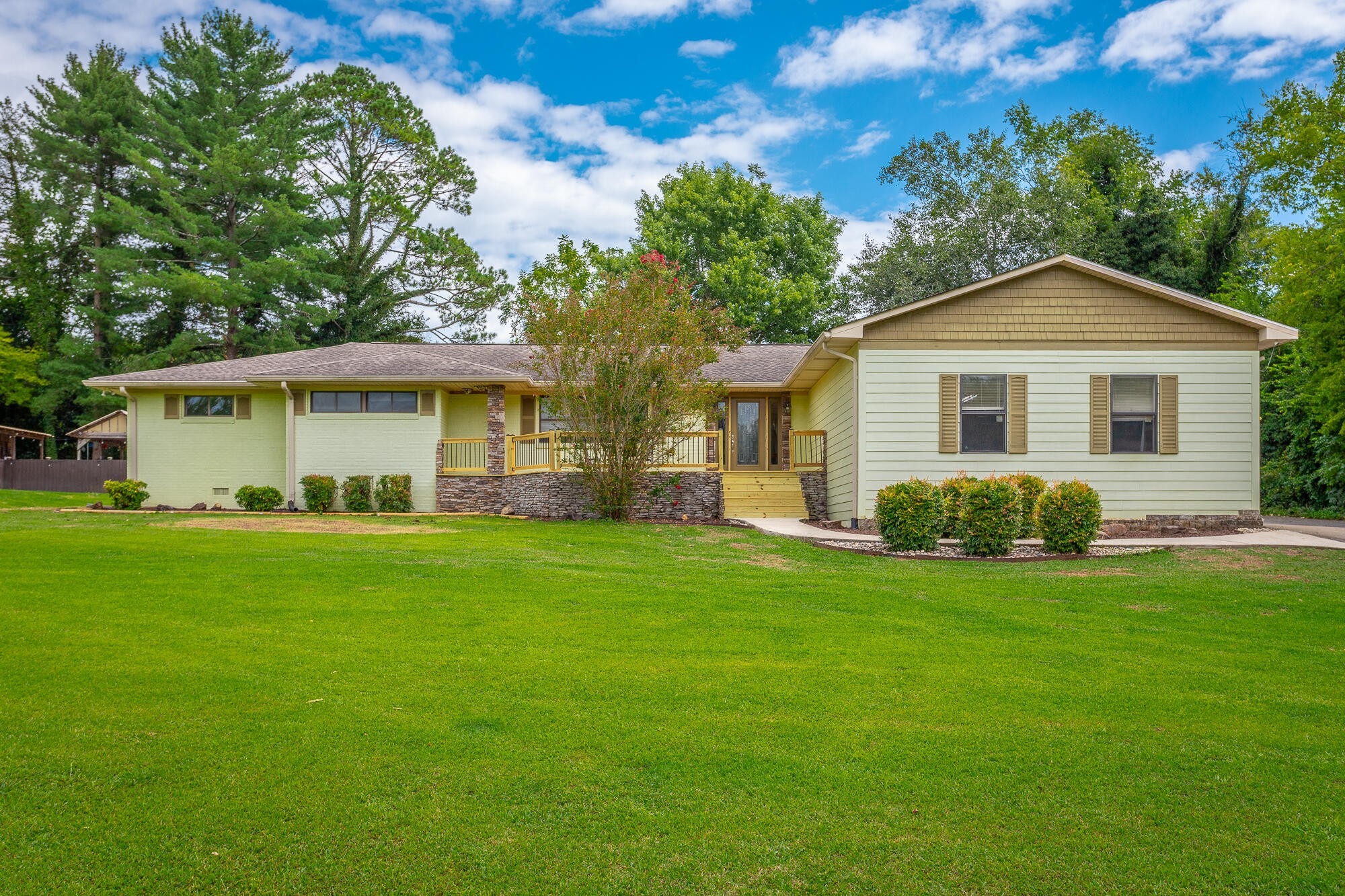 Lee Hwy, Cleveland, TN 37312