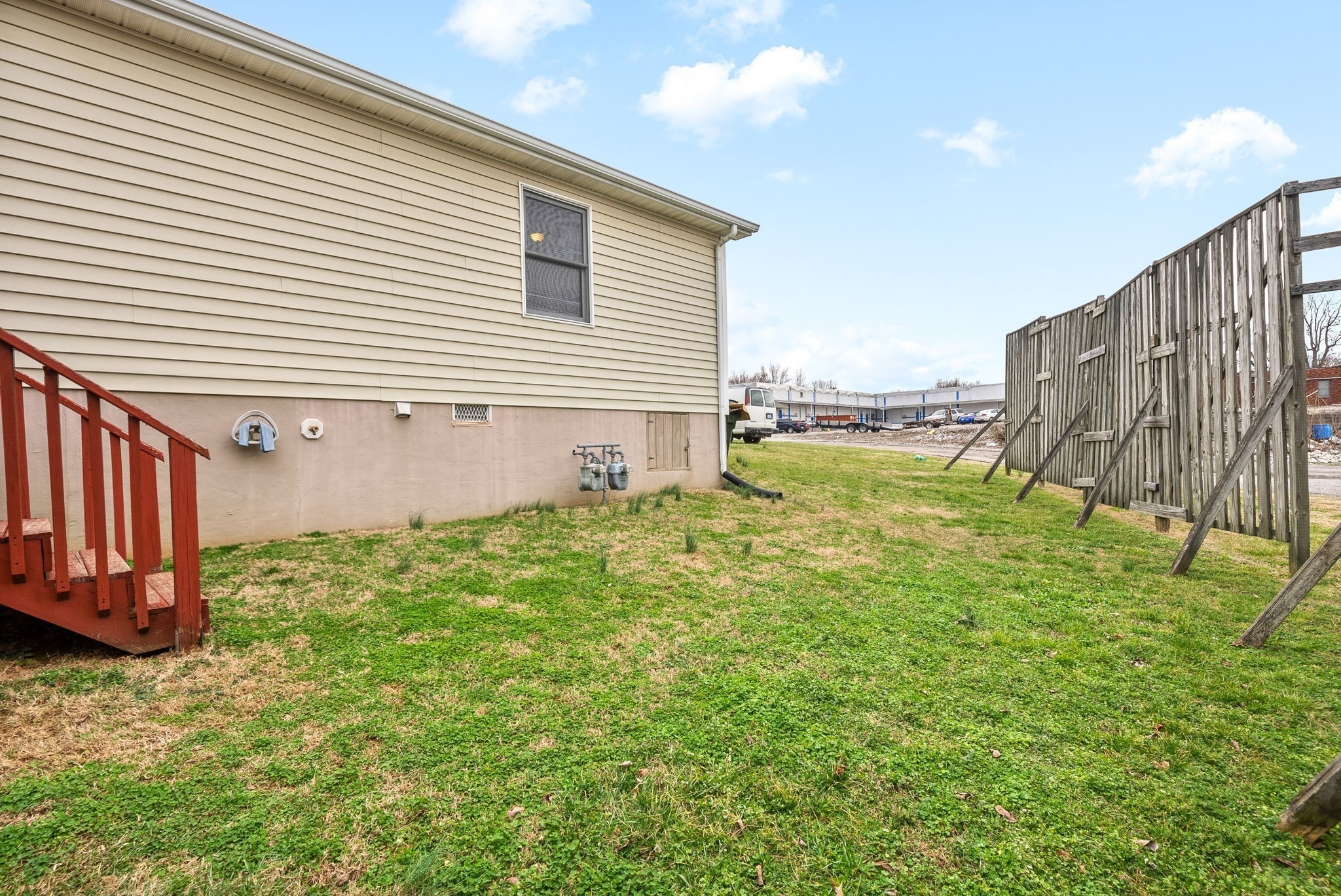 Pawnee Dr, Hopkinsville, KY 42240