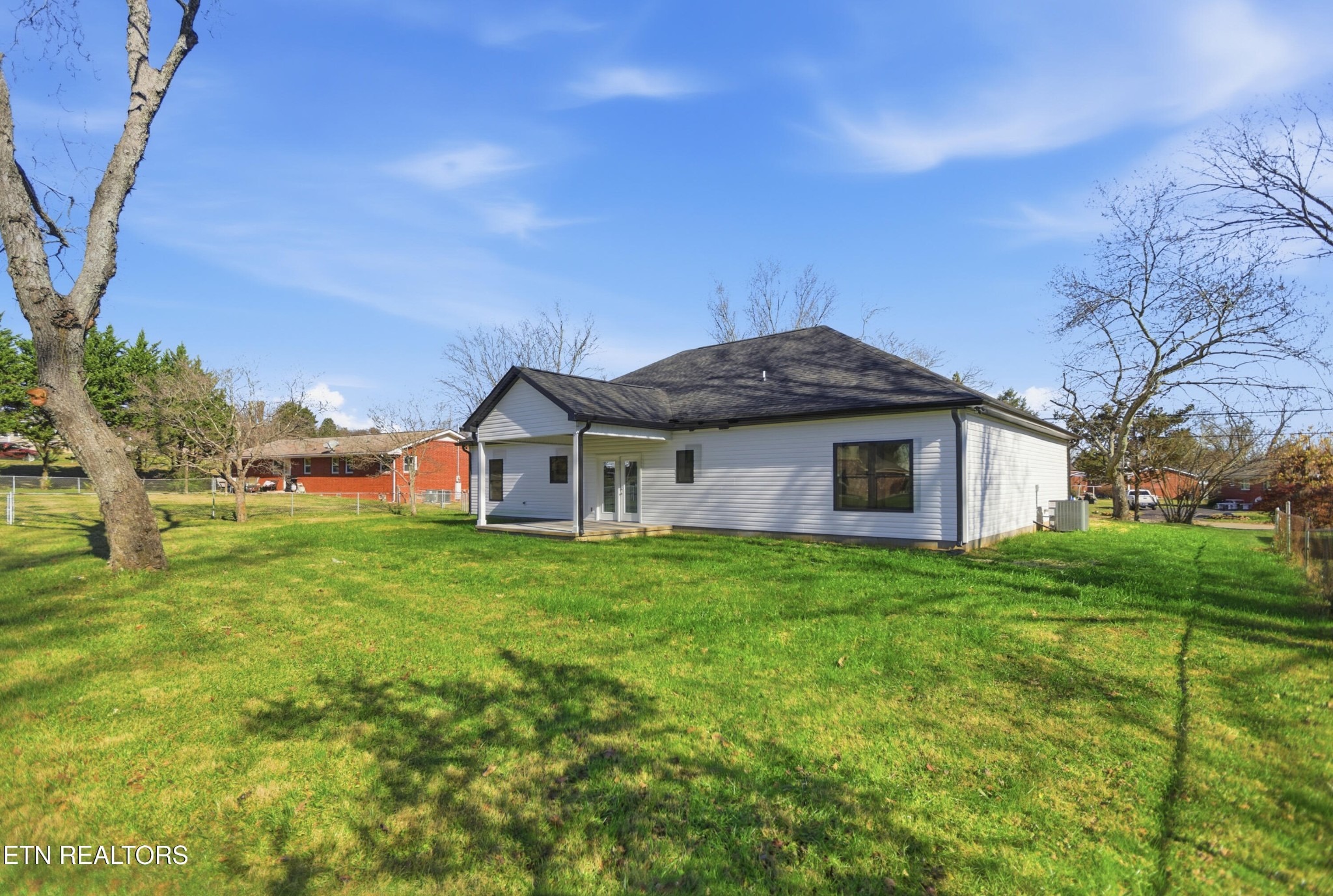 Stoneleigh Rd, Knoxville, TN 37912