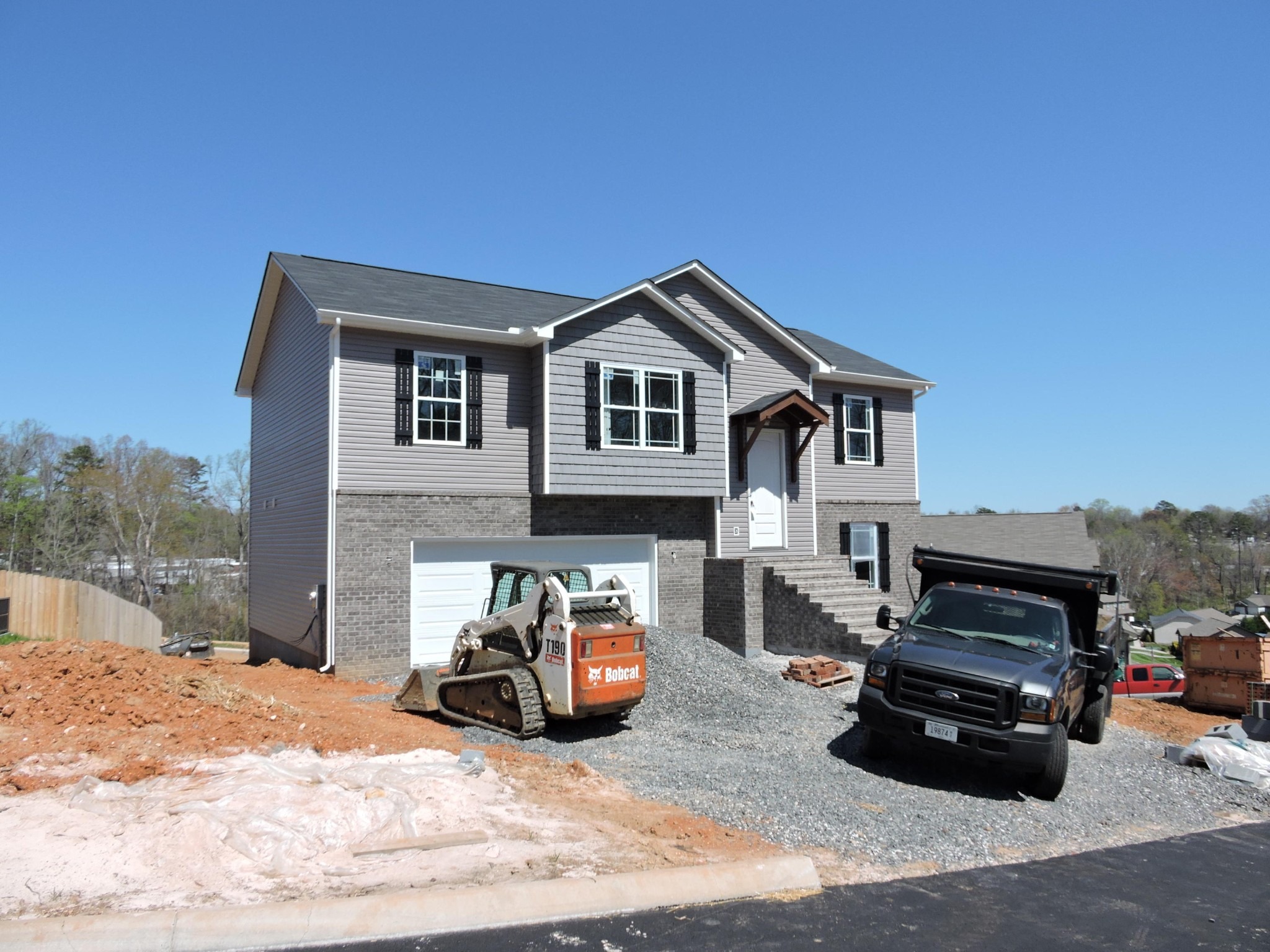 Poplar Grove Ln, Powell, TN 37849