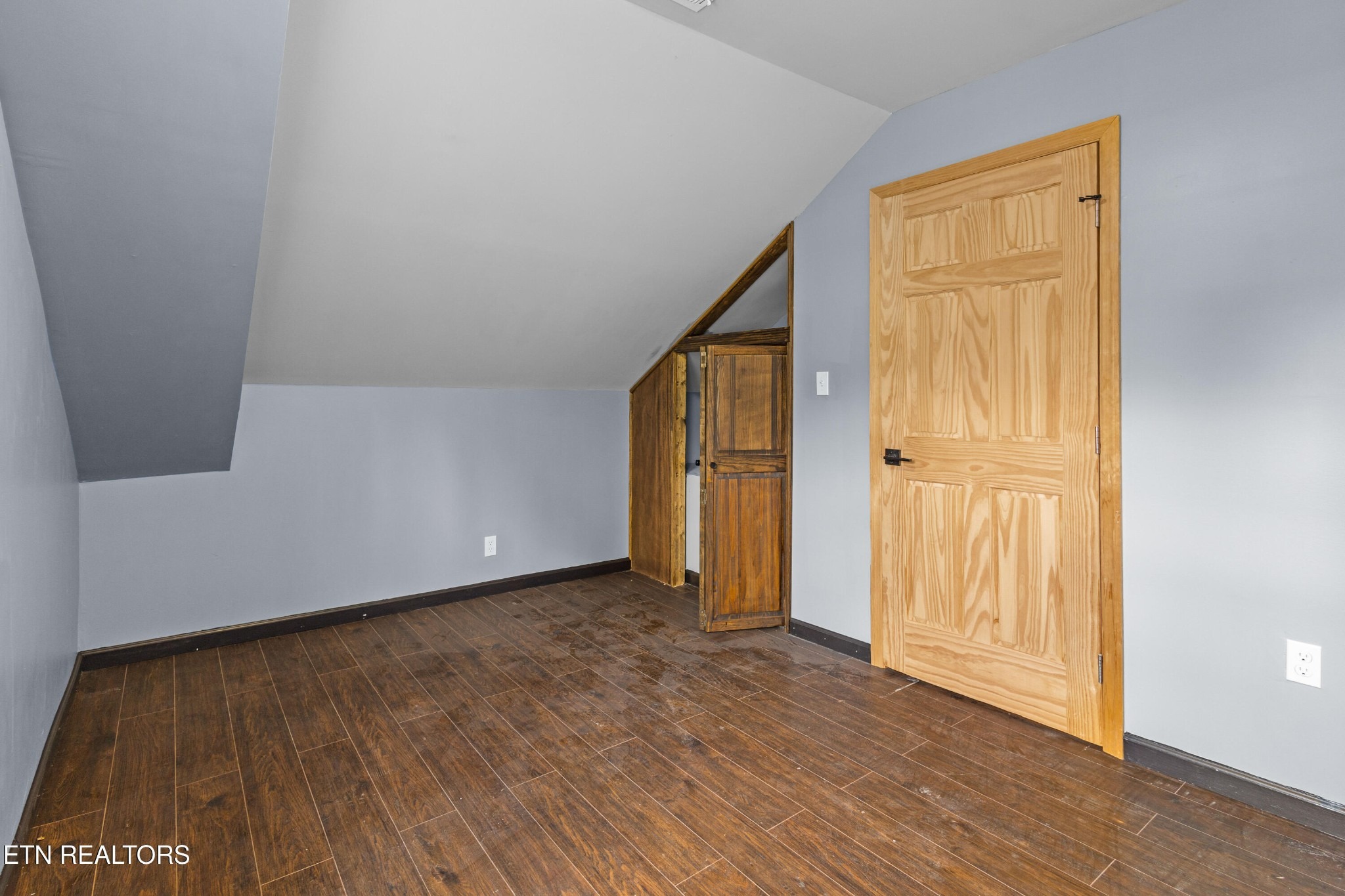 Thompson Pl, Knoxville, TN 37917