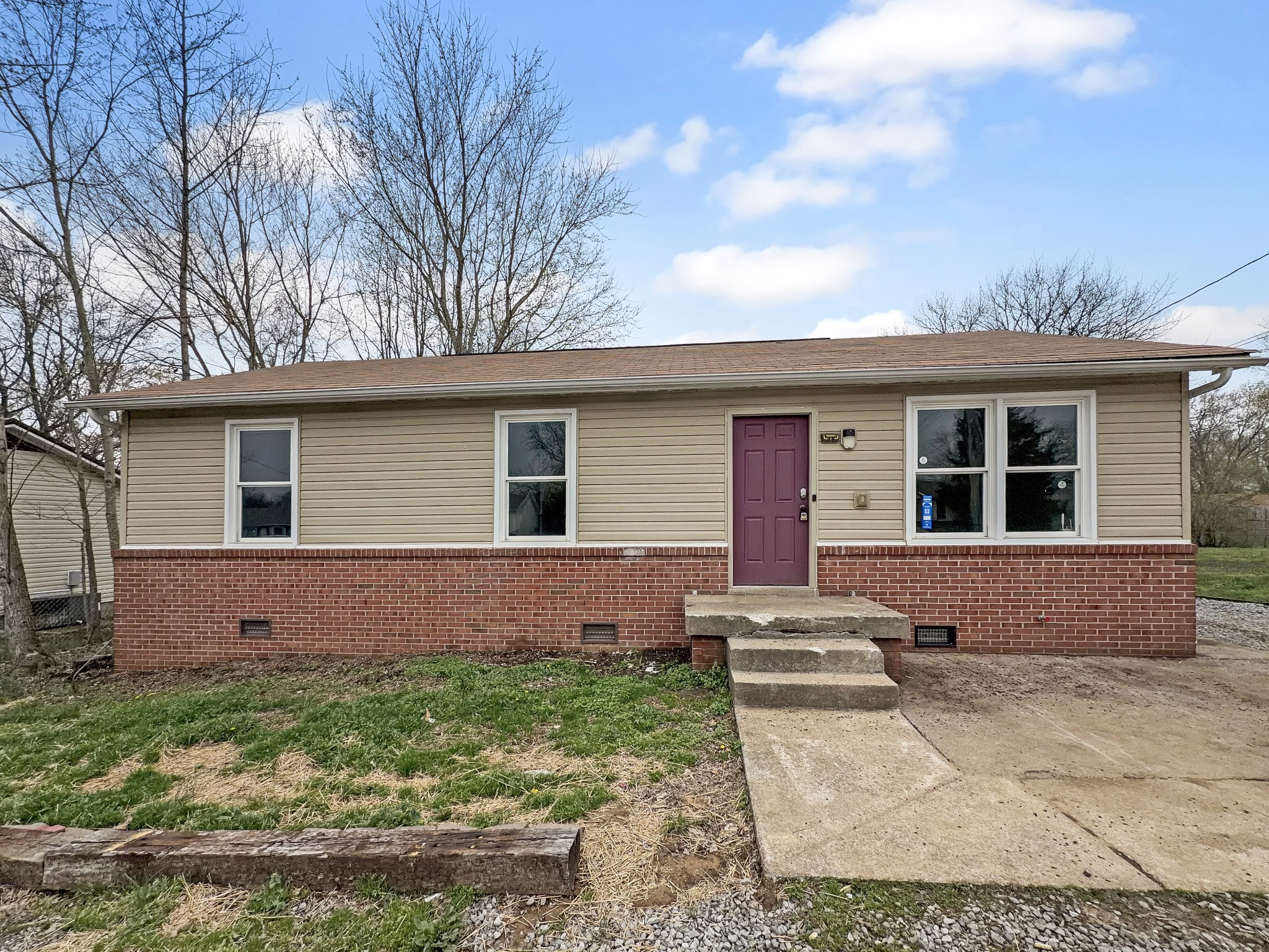 Craig Dr, Clarksville, TN 37042