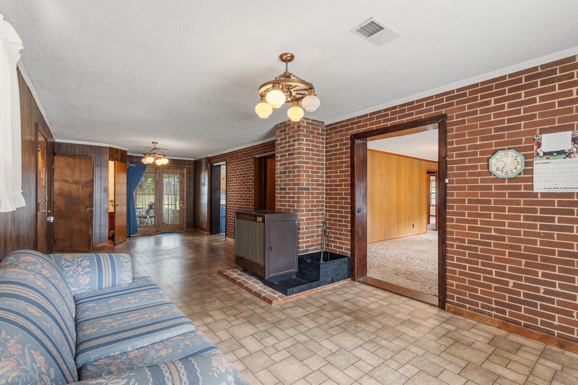 Warren St, Athens, TN 37303