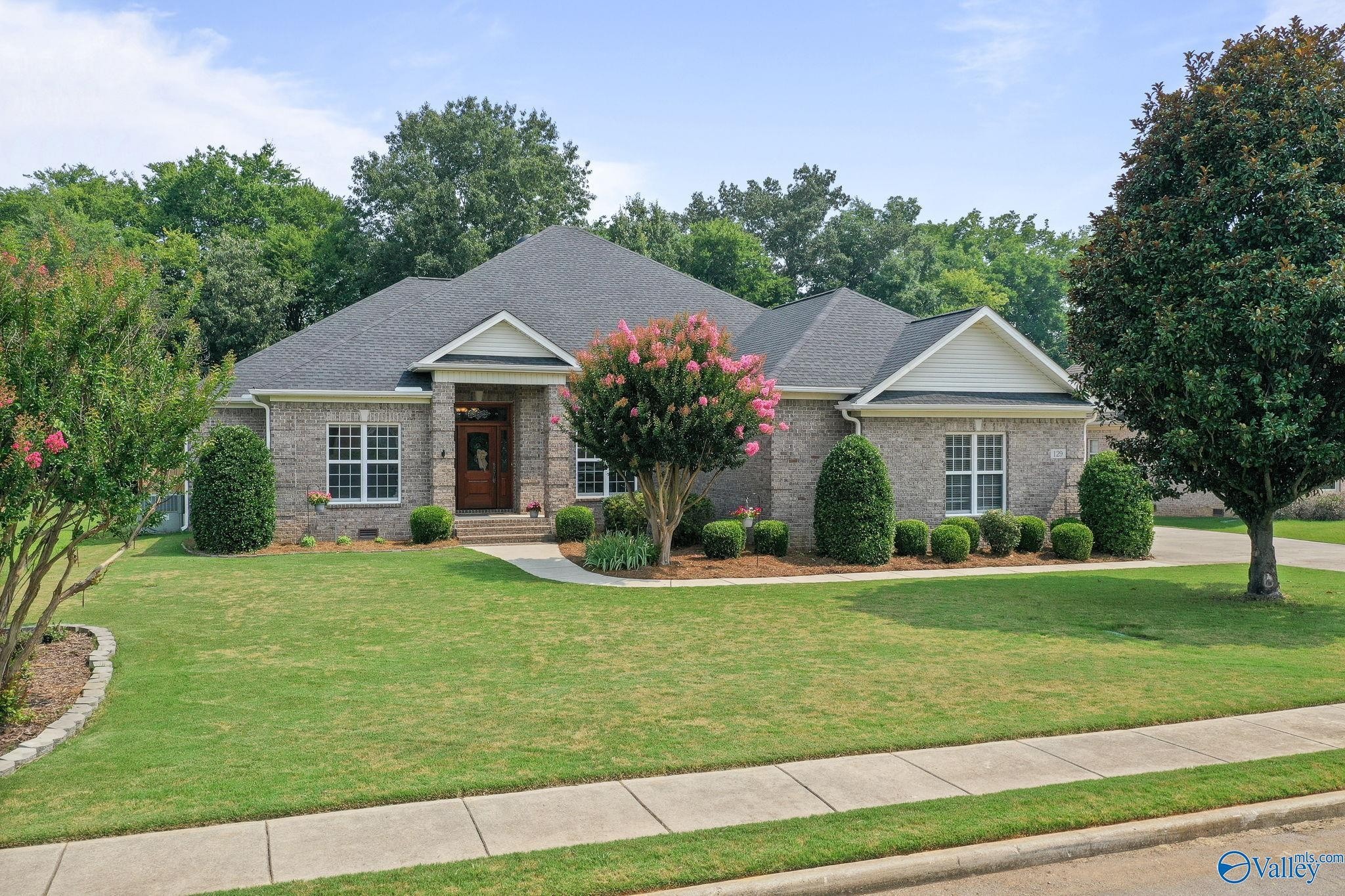 Riverway Ln, New Market, AL 35761