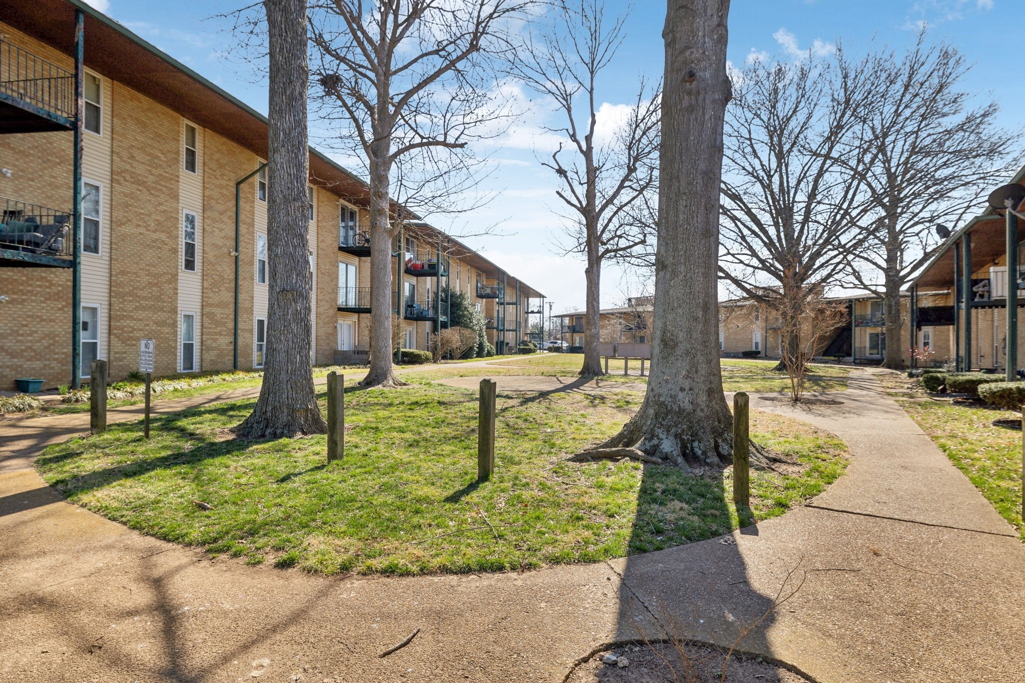 Dupont Ave, Madison, TN 37115