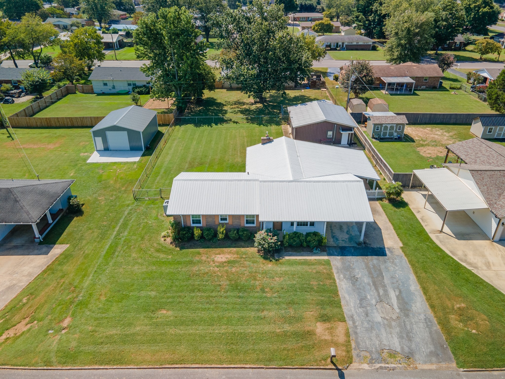 Kirk St, Lawrenceburg, TN 38464