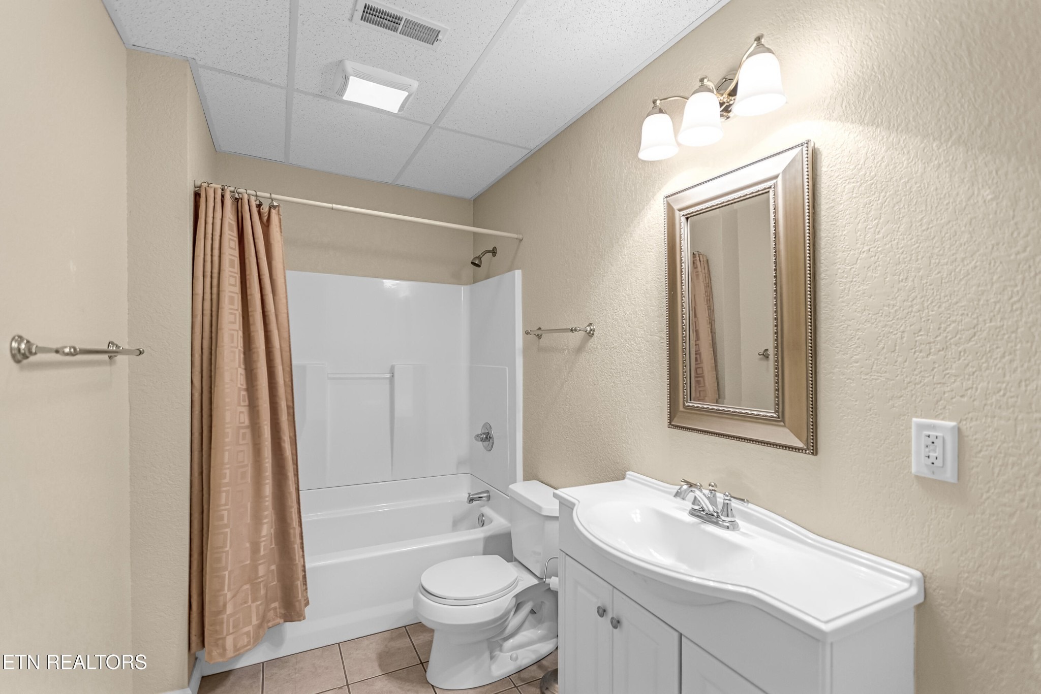 Racquet Club Way, Knoxville, TN 37923