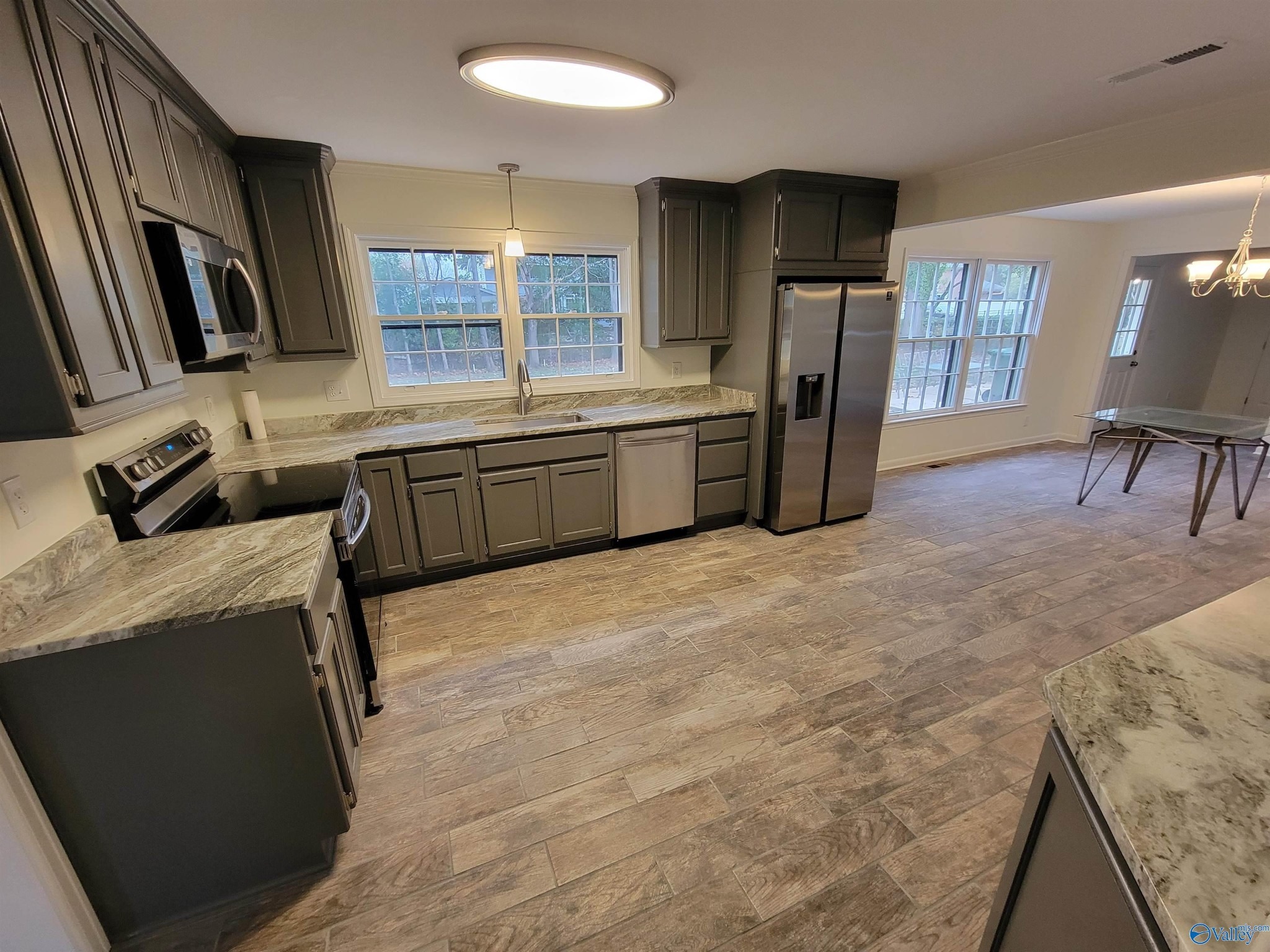 Riviera Ave, Huntsville, AL 35802