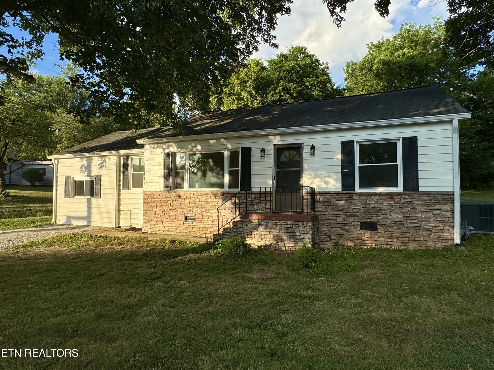 Bradshaw Garden Rd, Knoxville, TN 37912