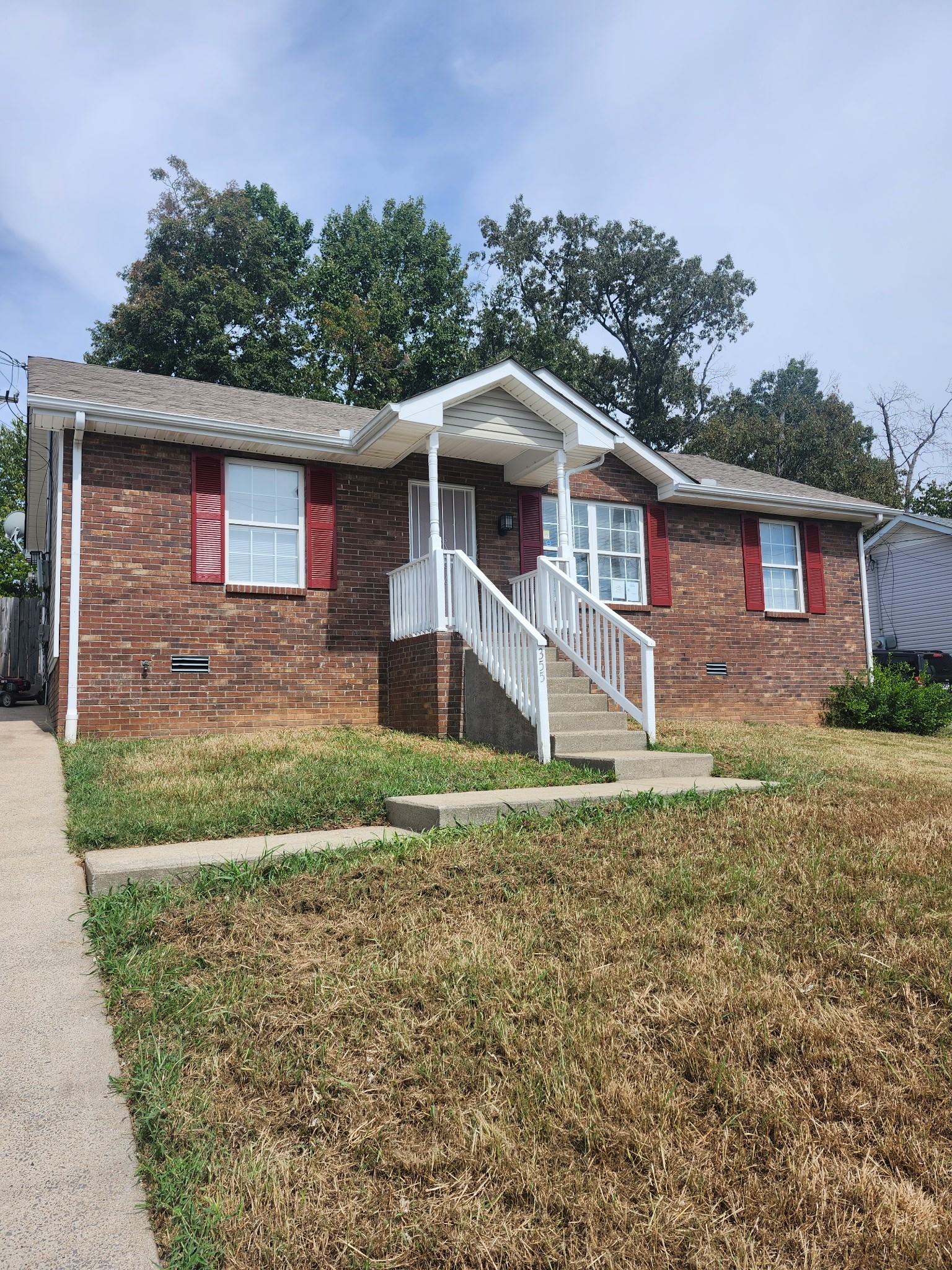 Donna Dr, Clarksville, TN 37042