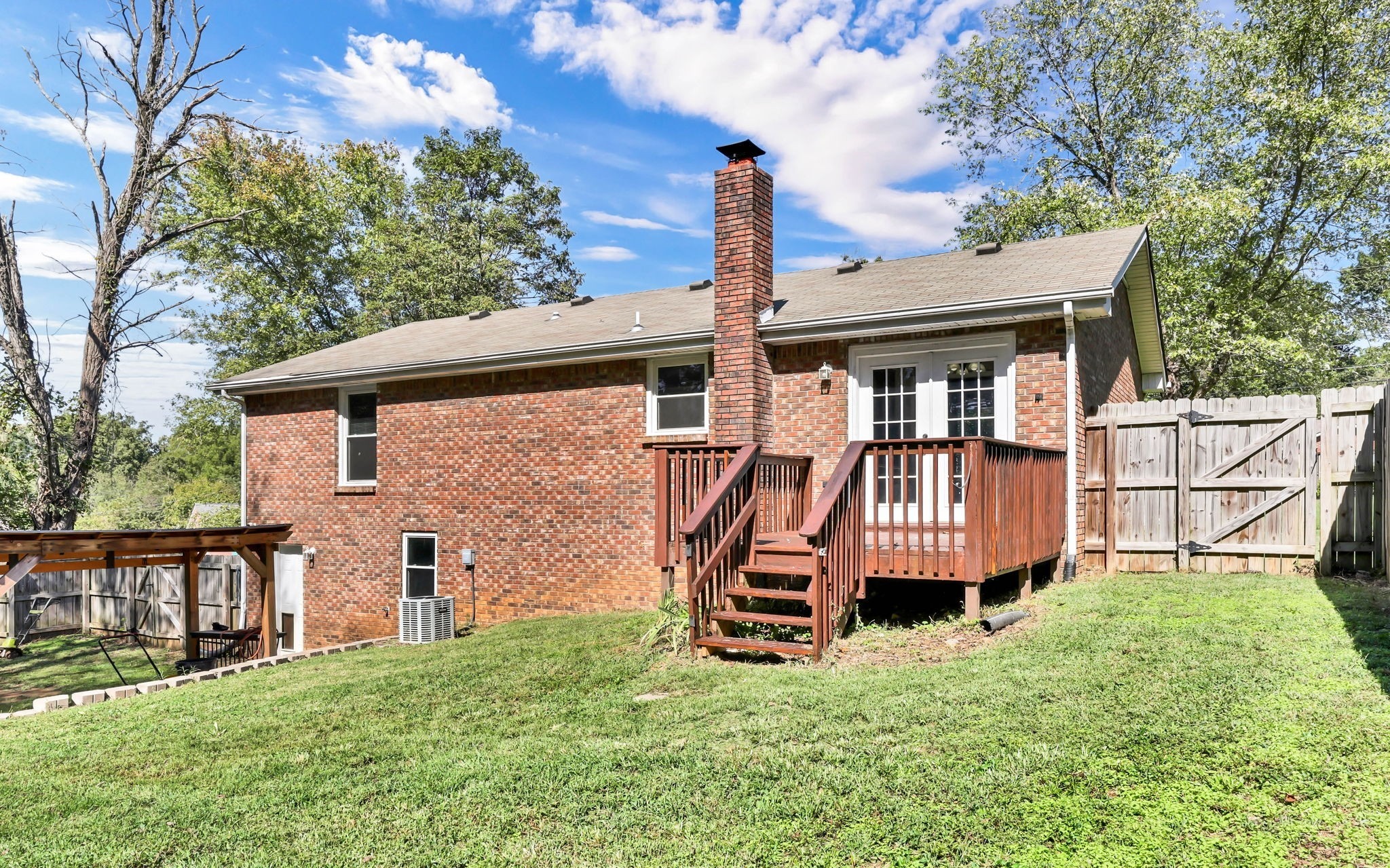 Cayce Dr, Clarksville, TN 37042