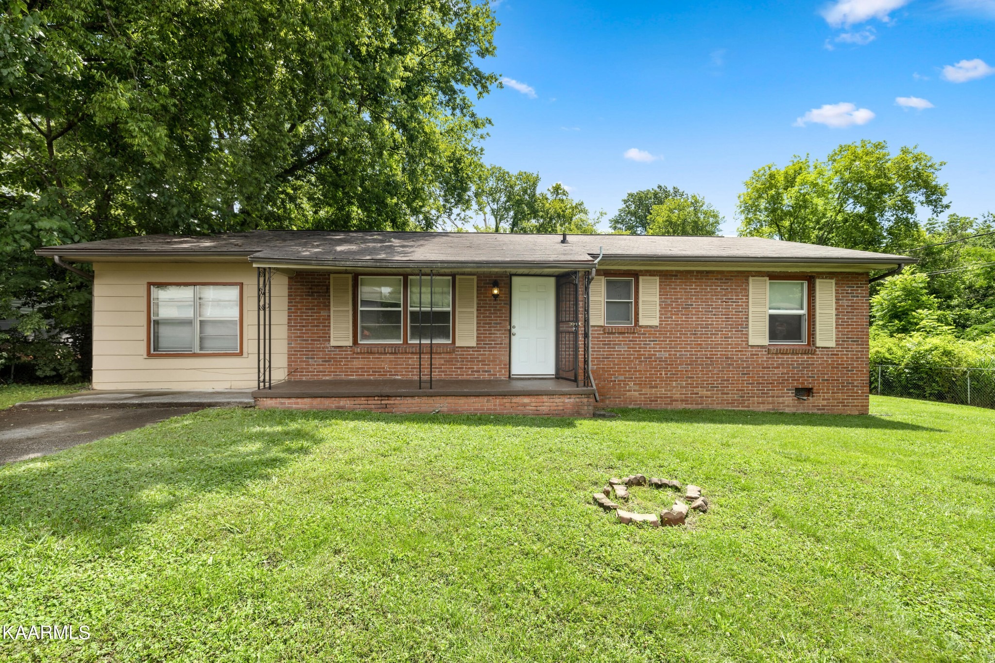 Graves St, Knoxville, TN 37915