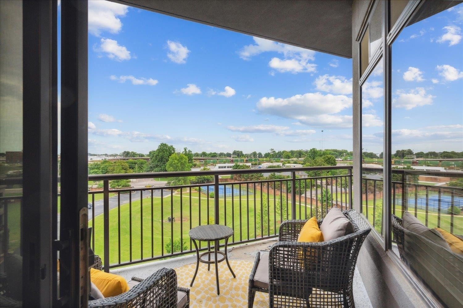 Riverside Dr, Memphis, TN 38103