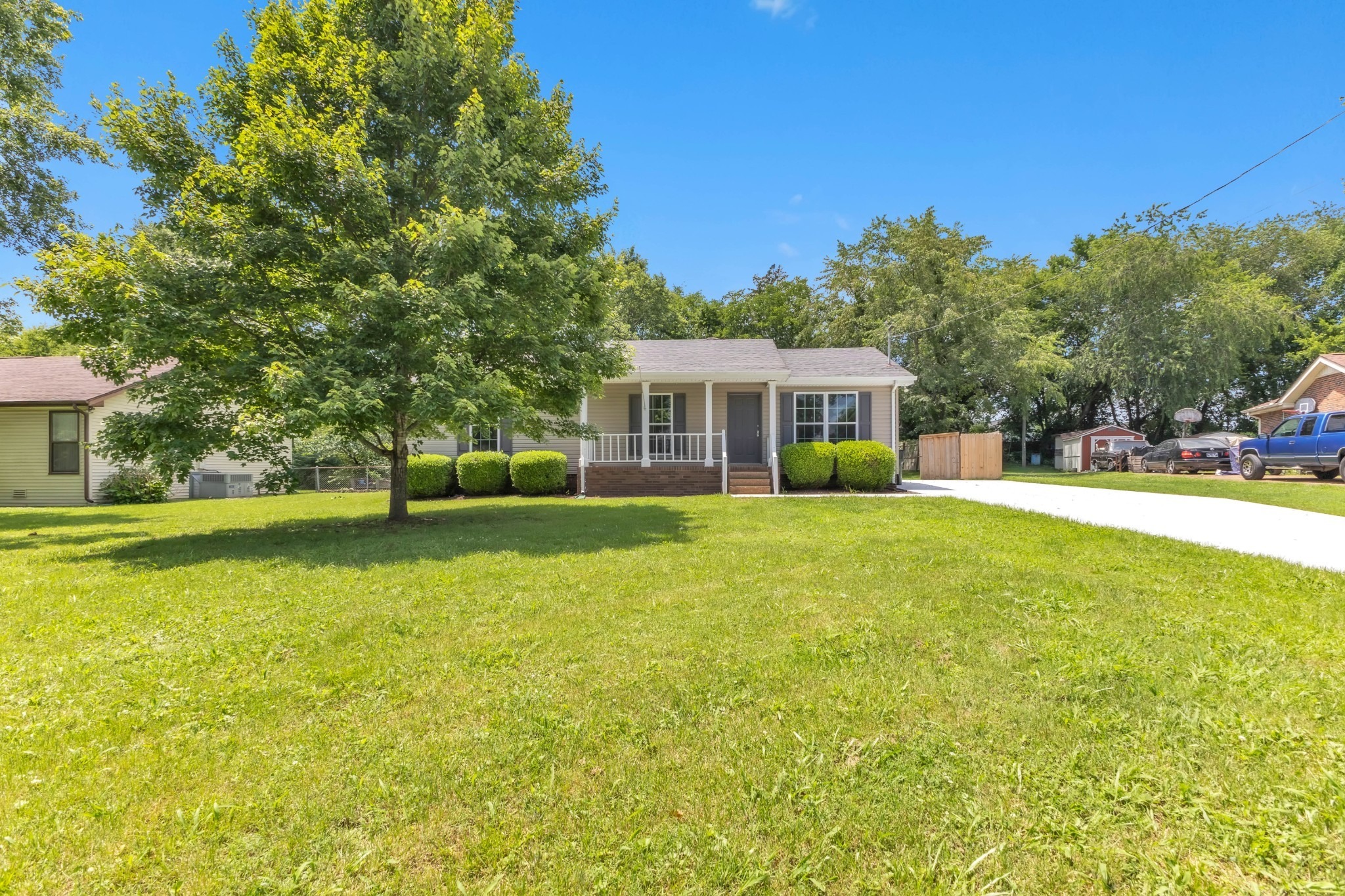 Blade St, Gallatin, TN 37066