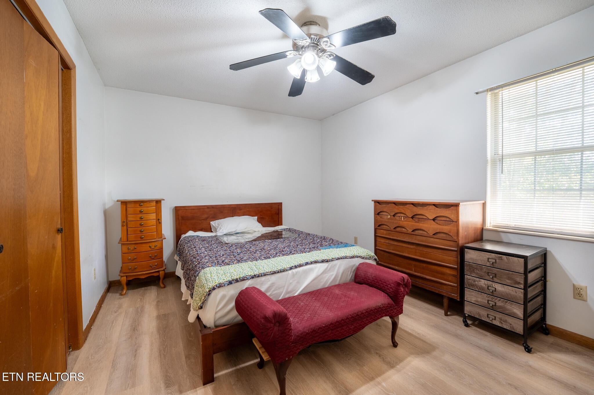 Red Bud Ln, Oliver Springs, TN 37840