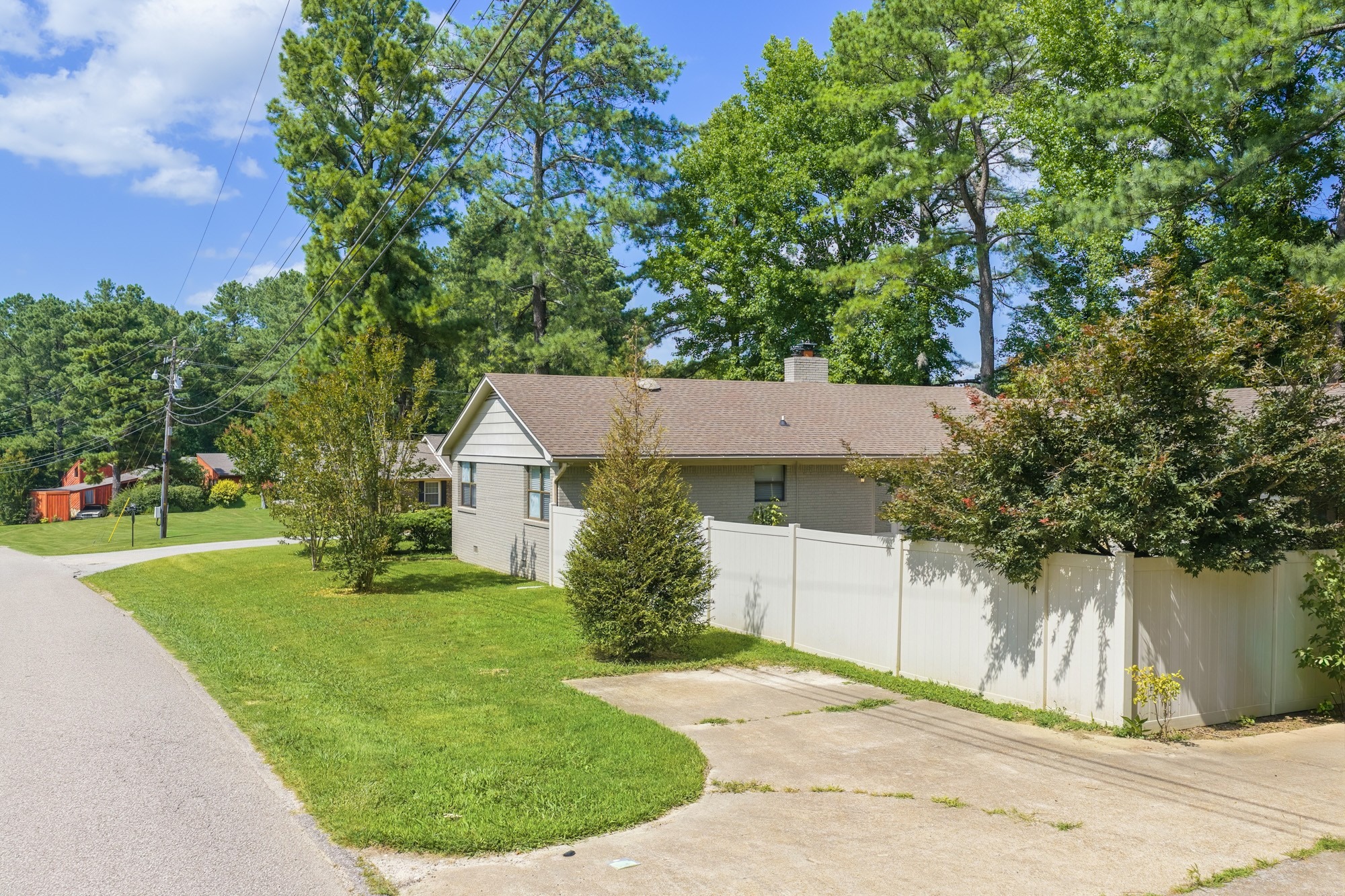 Deerwood Ln, Lexington, TN 38351